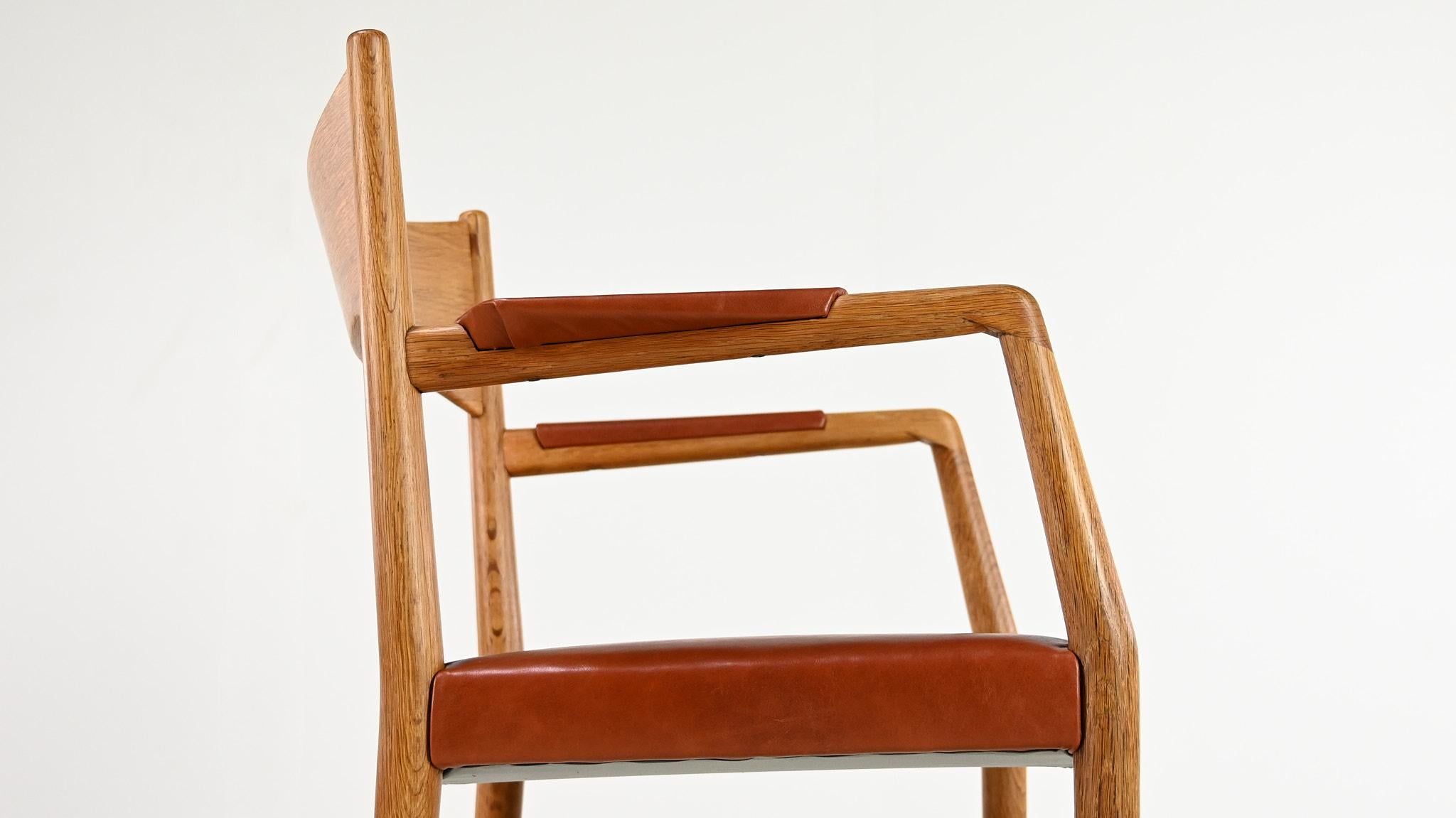 Hans J. Wegner, Town Hall chair. Oak and Leather. Denmark C.1940 For Sale 7