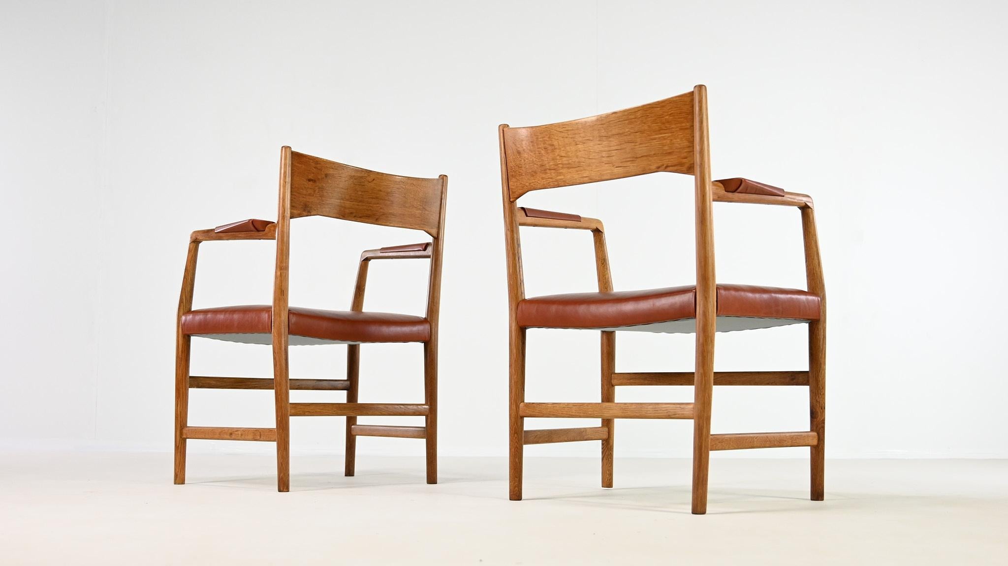 Hans J. Wegner, Town Hall chair. Oak and Leather. Denmark C.1940 For Sale 8