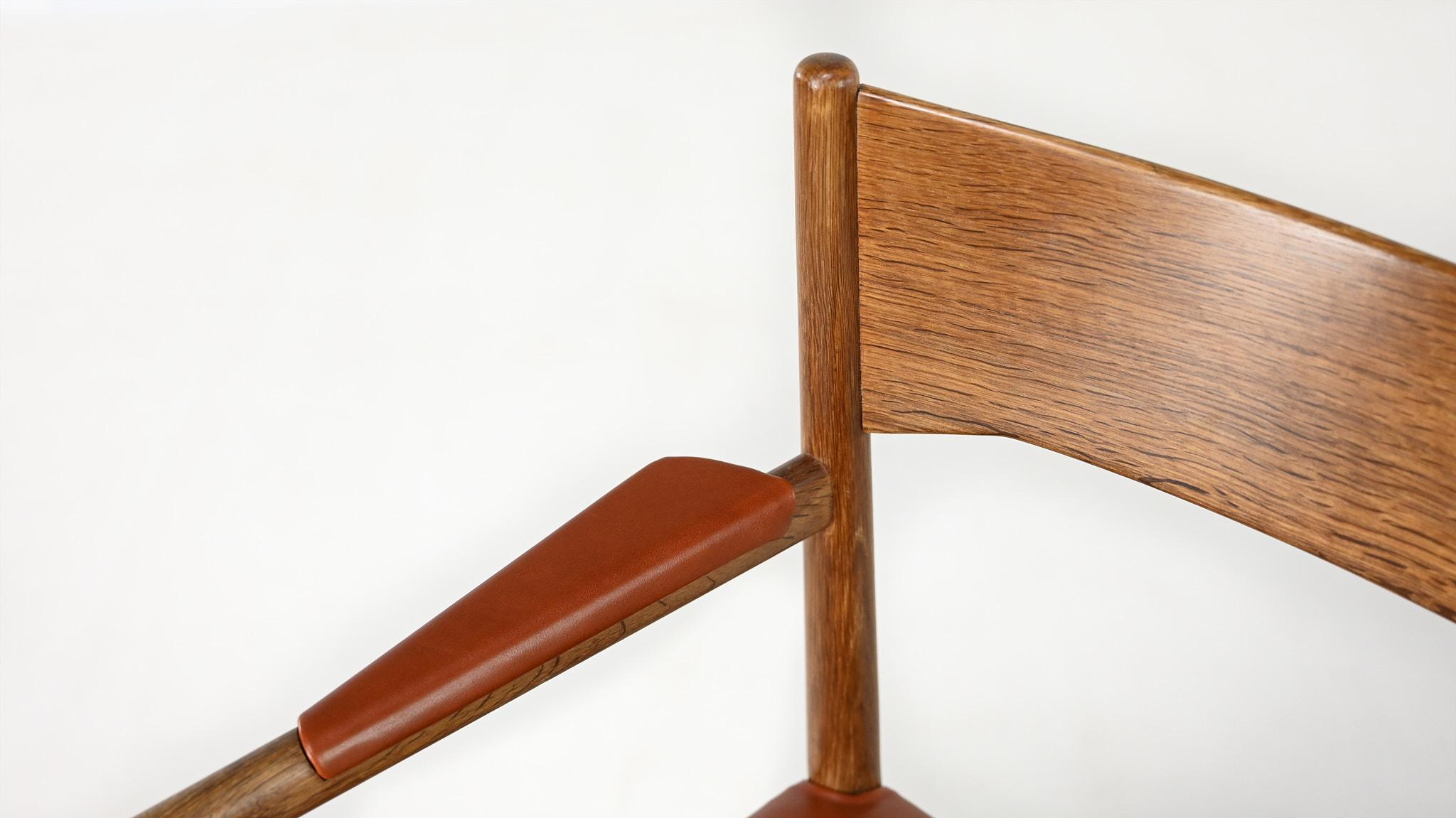 Hans J. Wegner, Town Hall chair. Oak and Leather. Denmark C.1940 For Sale 9
