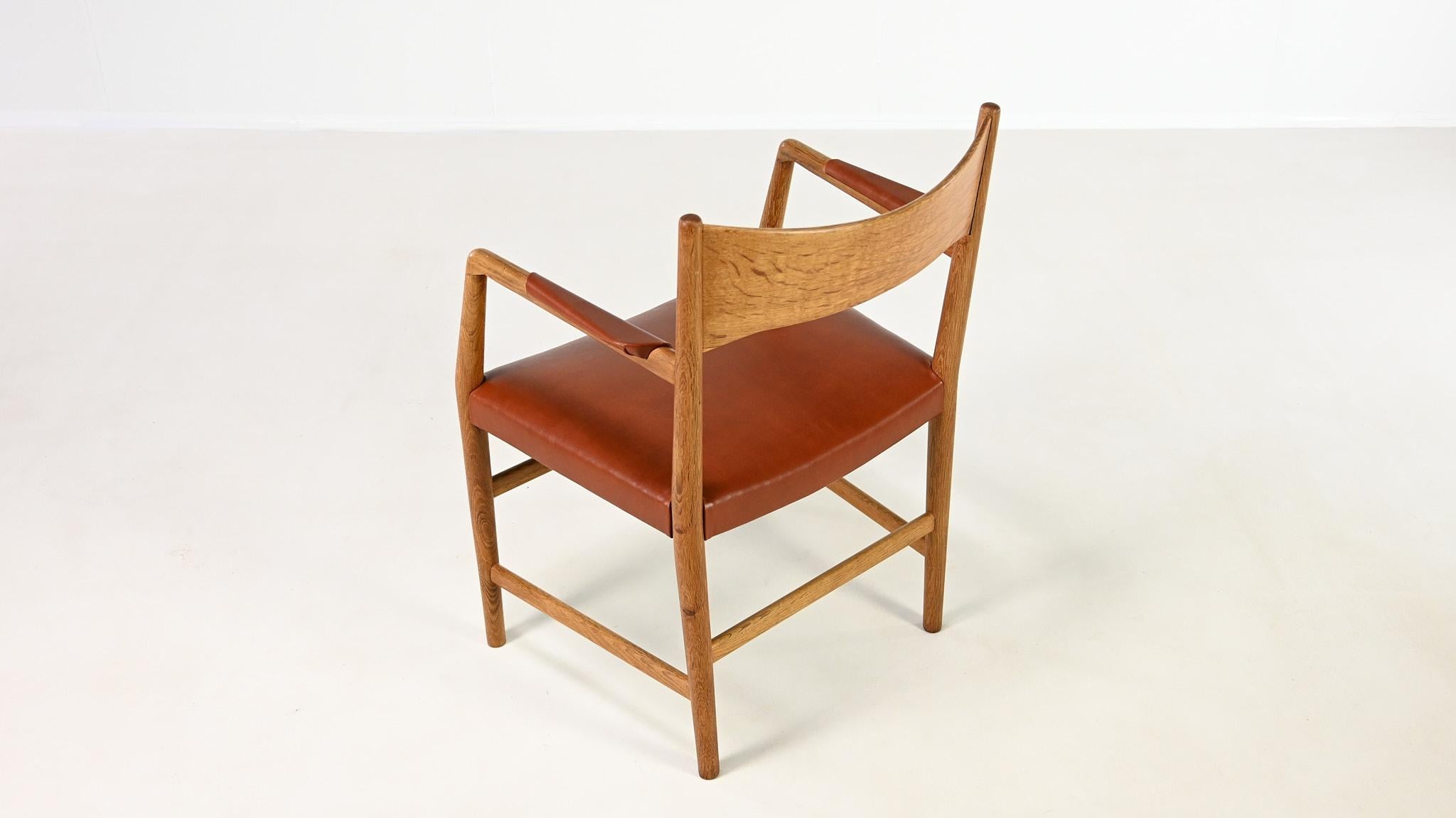 Hans J. Wegner, Town Hall chair. Oak and Leather. Denmark C.1940 For Sale 1