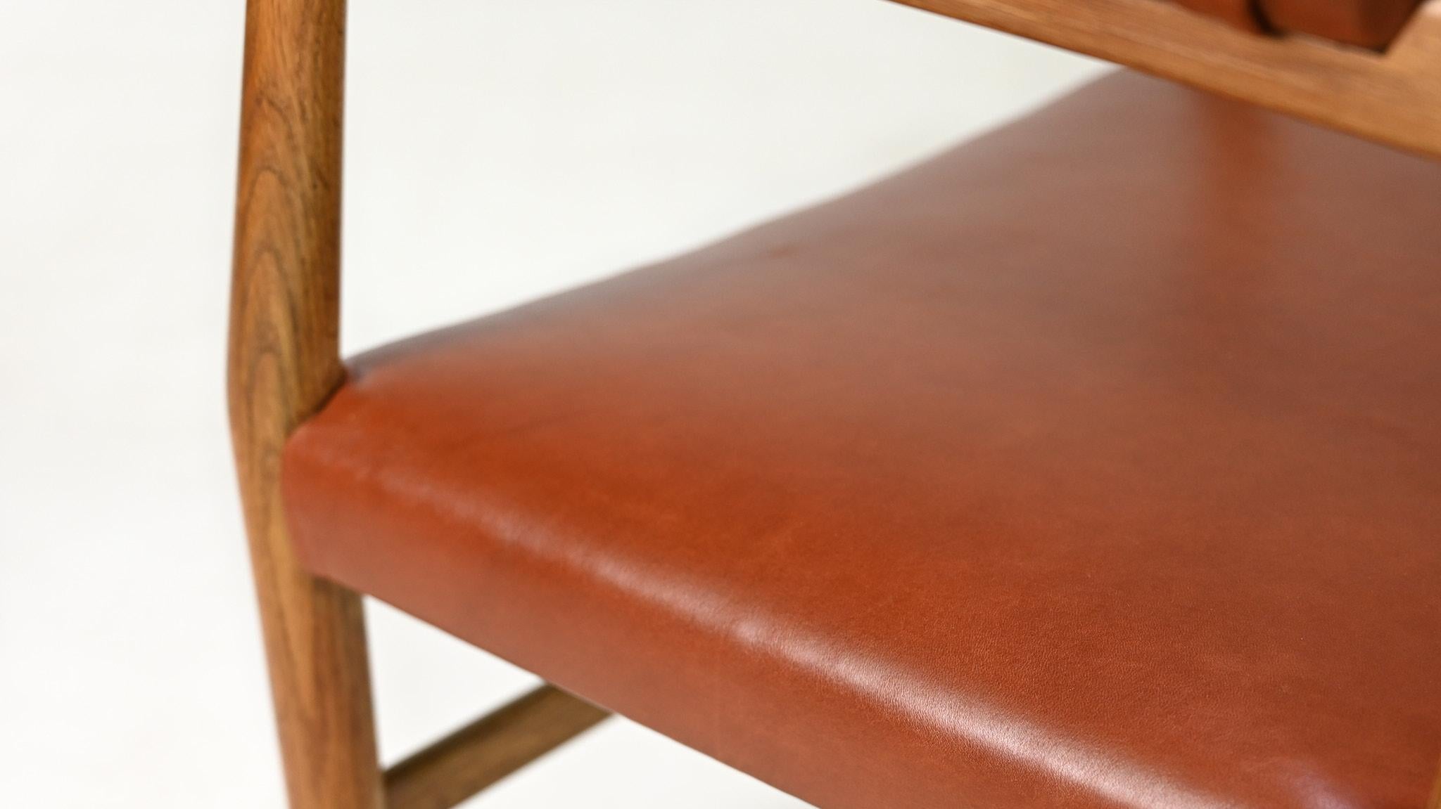 Hans J. Wegner, Town Hall chair. Oak and Leather. Denmark C.1940 For Sale 4
