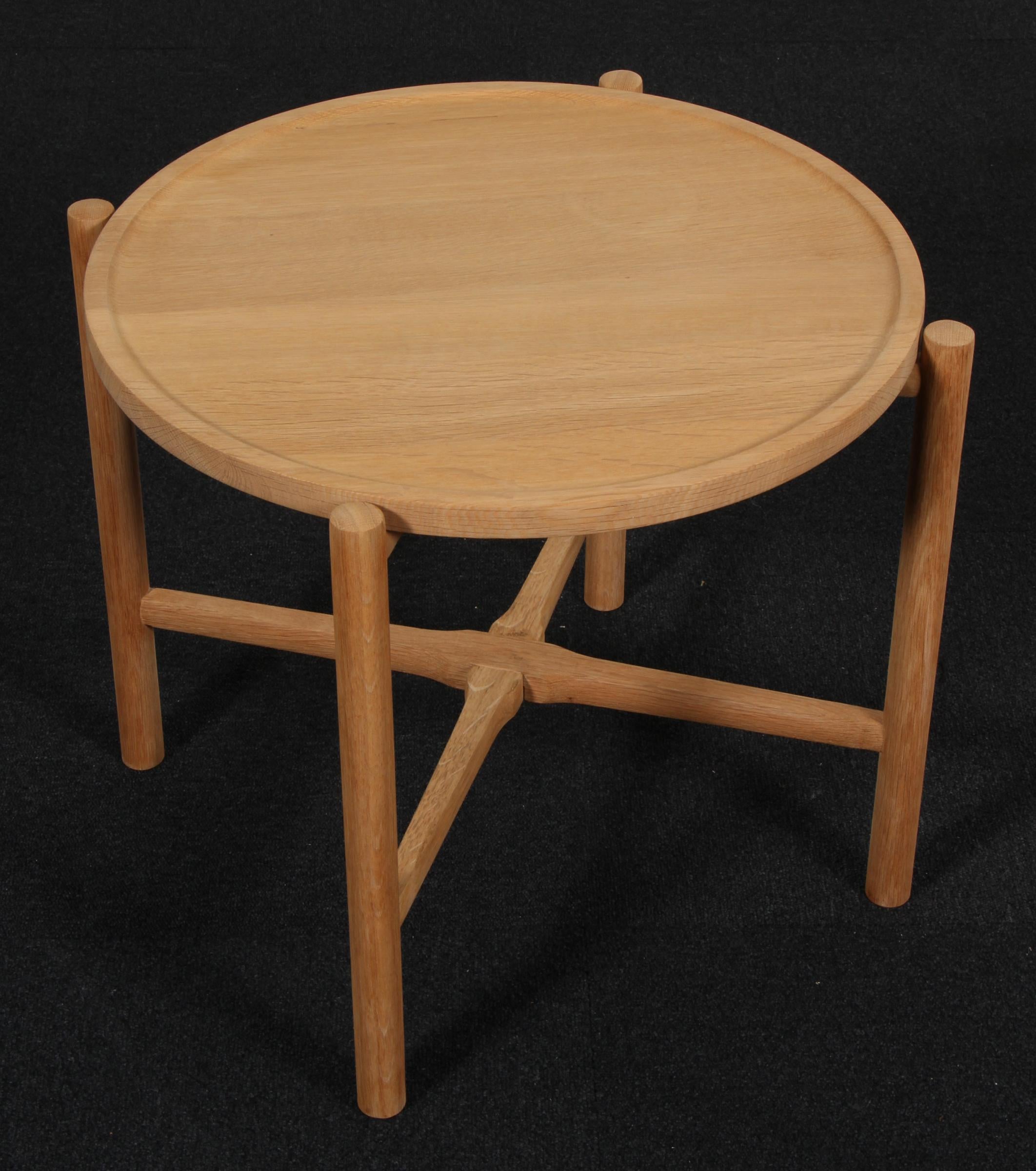 Hans J. Wegner tray table in oak .

Model PP35, Made by PP møbler.