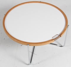 Table à plateau Hans J. Wegner, en chêne, wengé, acier et formica. Modèle GE453