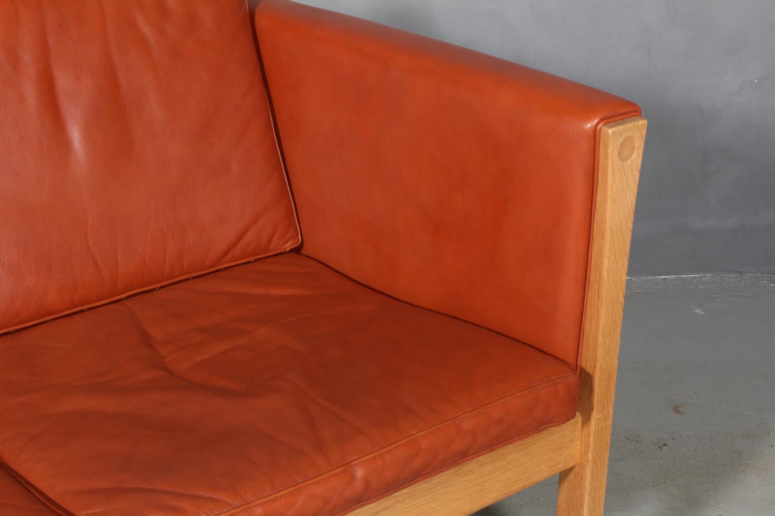 Hans J. Wegner Two-Seat Sofa, Model AP62/2, Leather and Oak, Denmark, 1960s In Good Condition In Esbjerg, DK