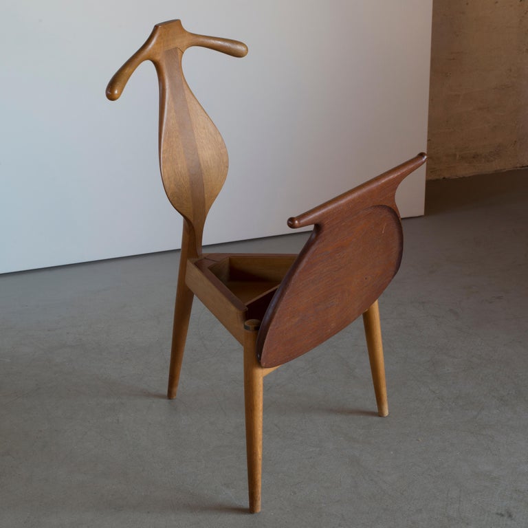 Hans J. Wegner 'Valet' Chair for Johannes Hansen In Good Condition In Copenhagen, DK