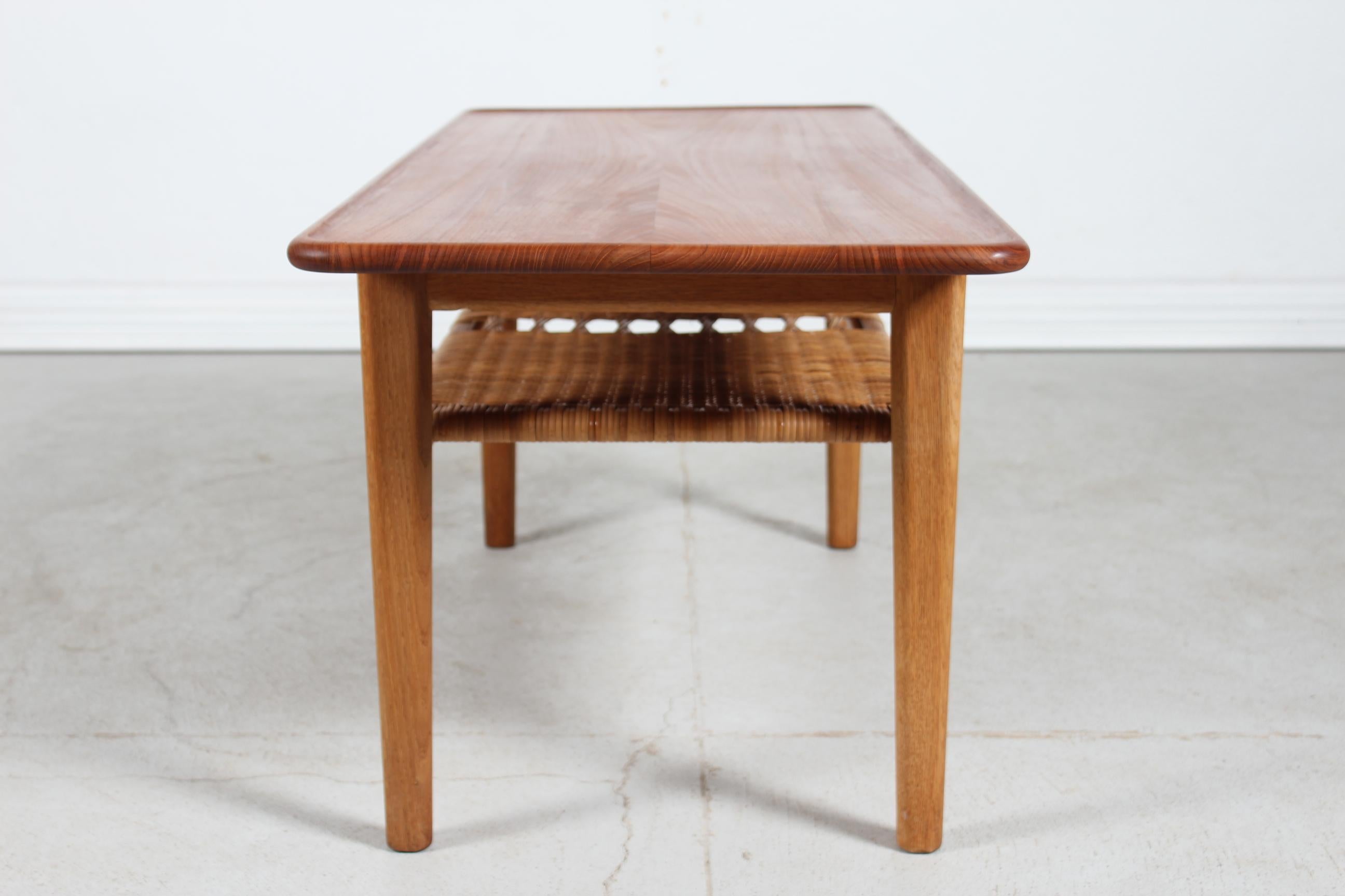 Hans J. Wegner Vintage Coffee Table AT 10 Made of Teak + Oak by Andreas Tuck 50s In Good Condition In Aarhus C, DK