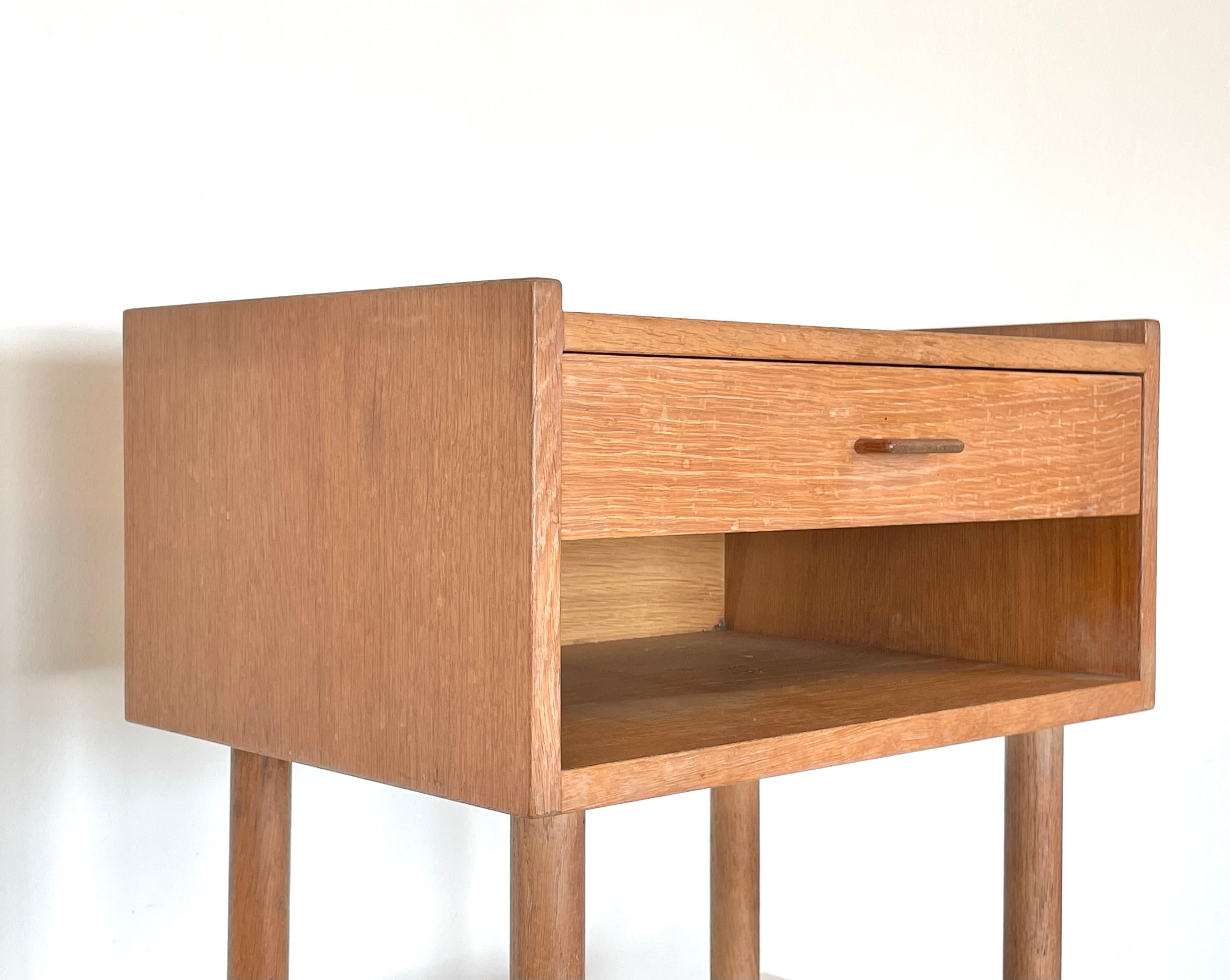 Mid-Century Modern Hans J. Wegner vintage GE-430 night stand in oak cirka 1960s For Sale