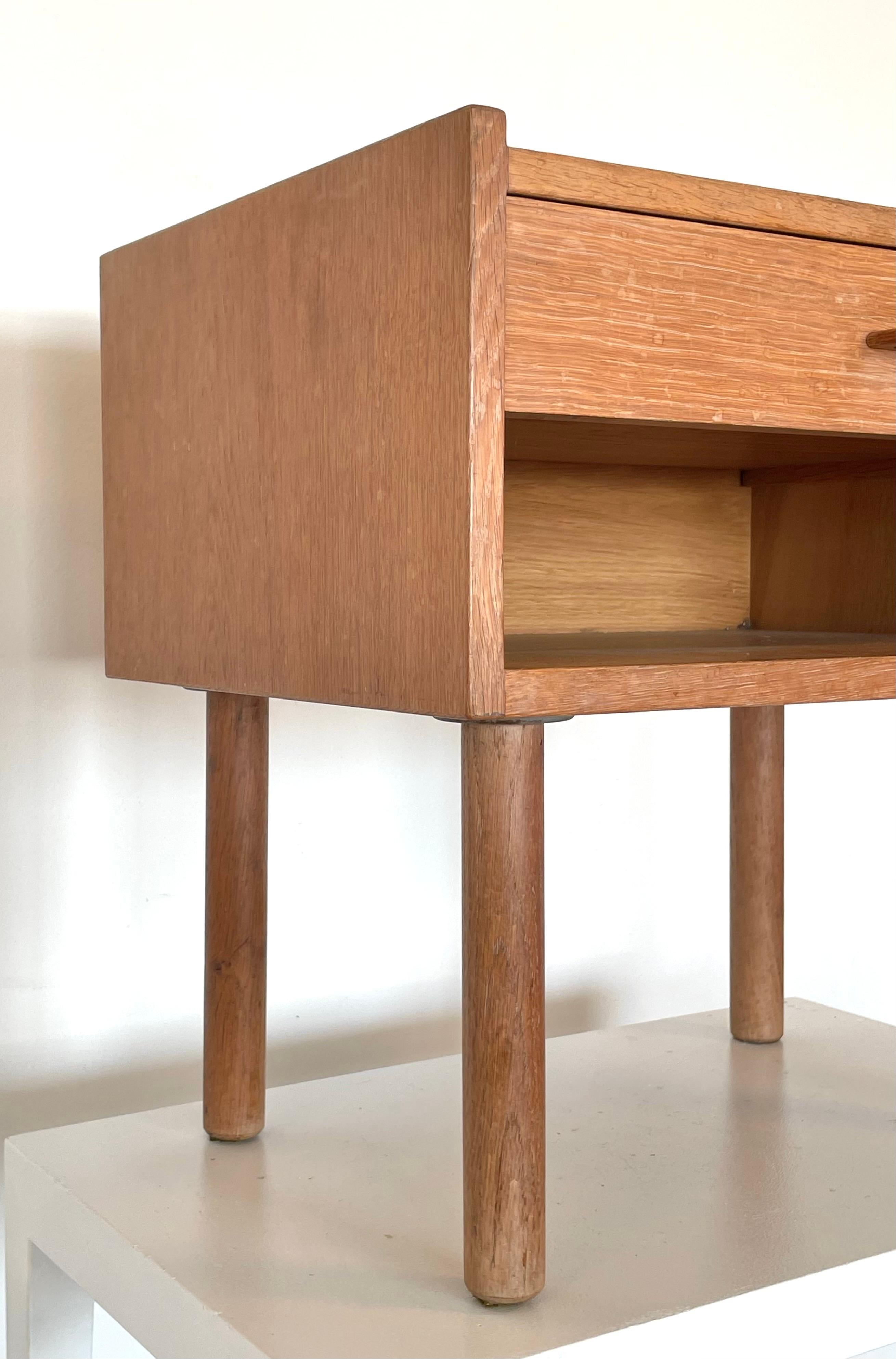 Danish Hans J. Wegner vintage GE-430 night stand in oak cirka 1960s For Sale
