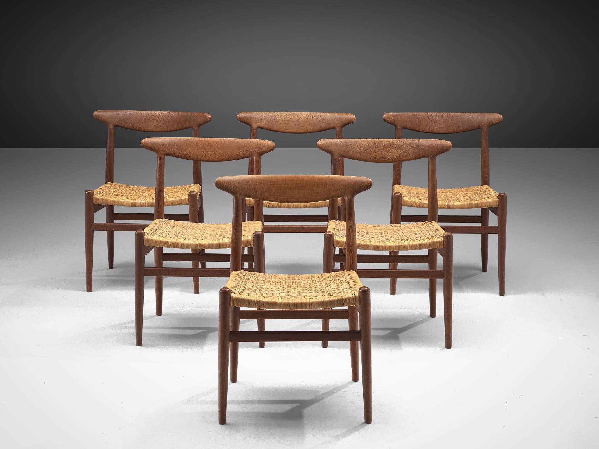 Hans J. Wegner, set of 6 chairs model W2, in oak and cane by Hans J. Wegner, Denmark, 1950s.

Stunning set of 6 chairs by Danish designer Hans Wegner. Simplistic design for ergonomic and comfortable seating. All segments emphasize the open and