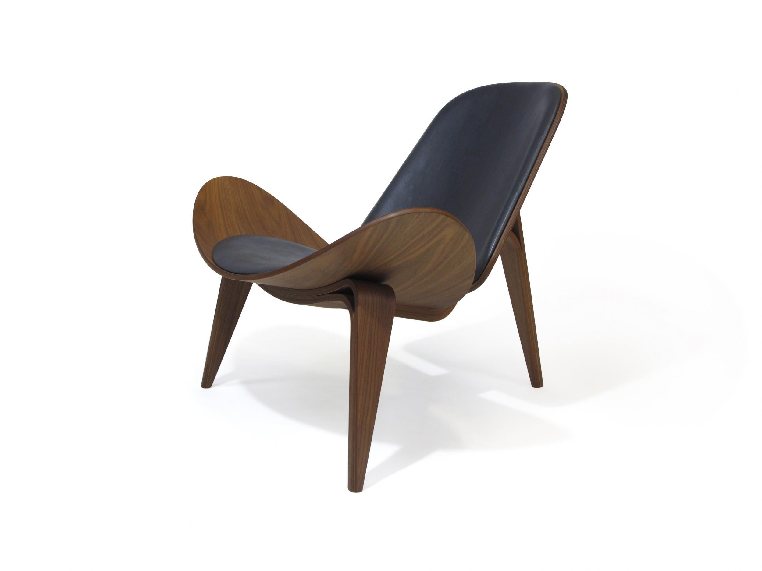 Scandinavian Modern Hans J. Wegner Walnut CH 07 Shell Chairs in Black Leather