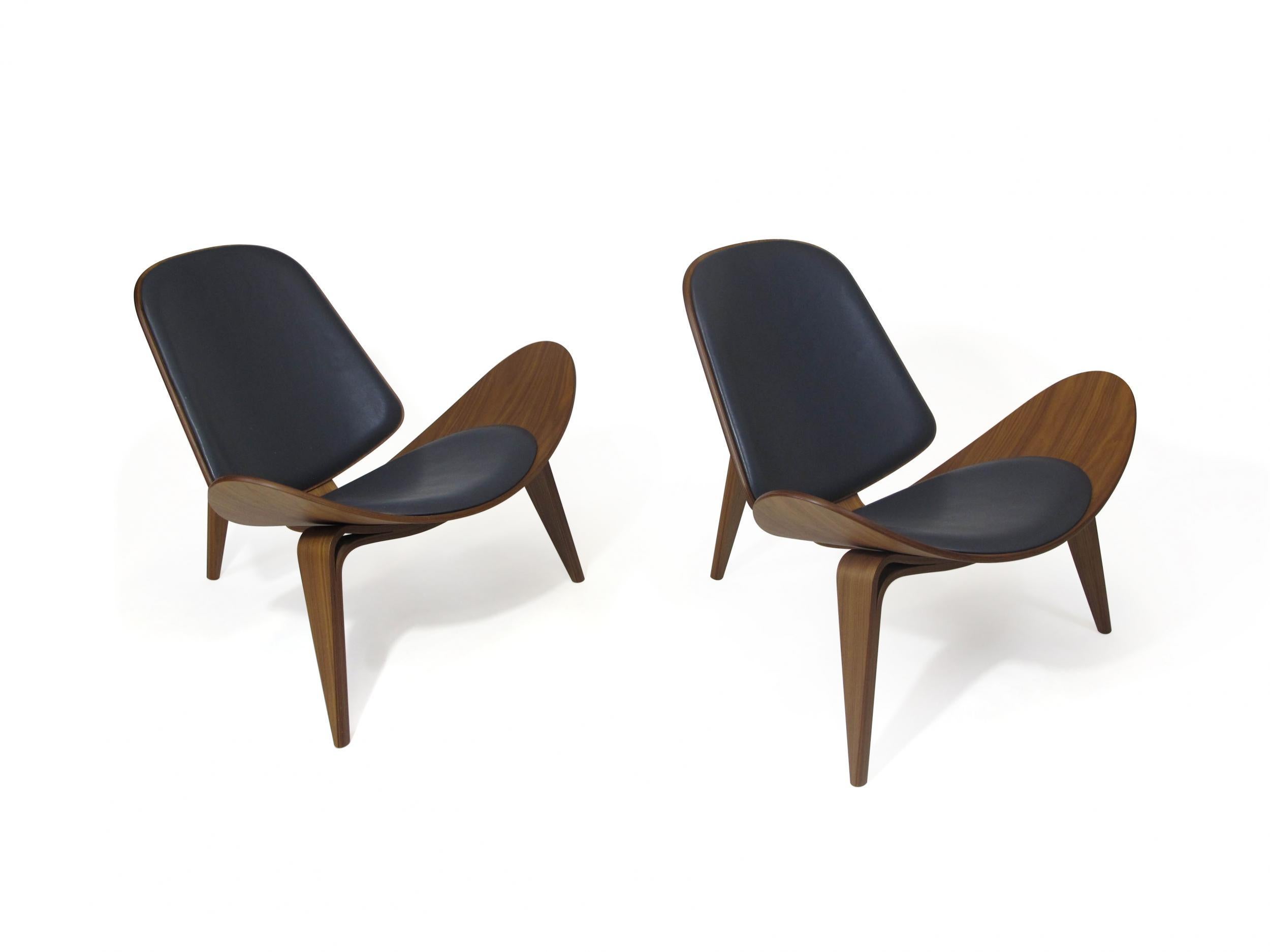 Contemporary Hans J. Wegner Walnut CH 07 Shell Chairs in Black Leather
