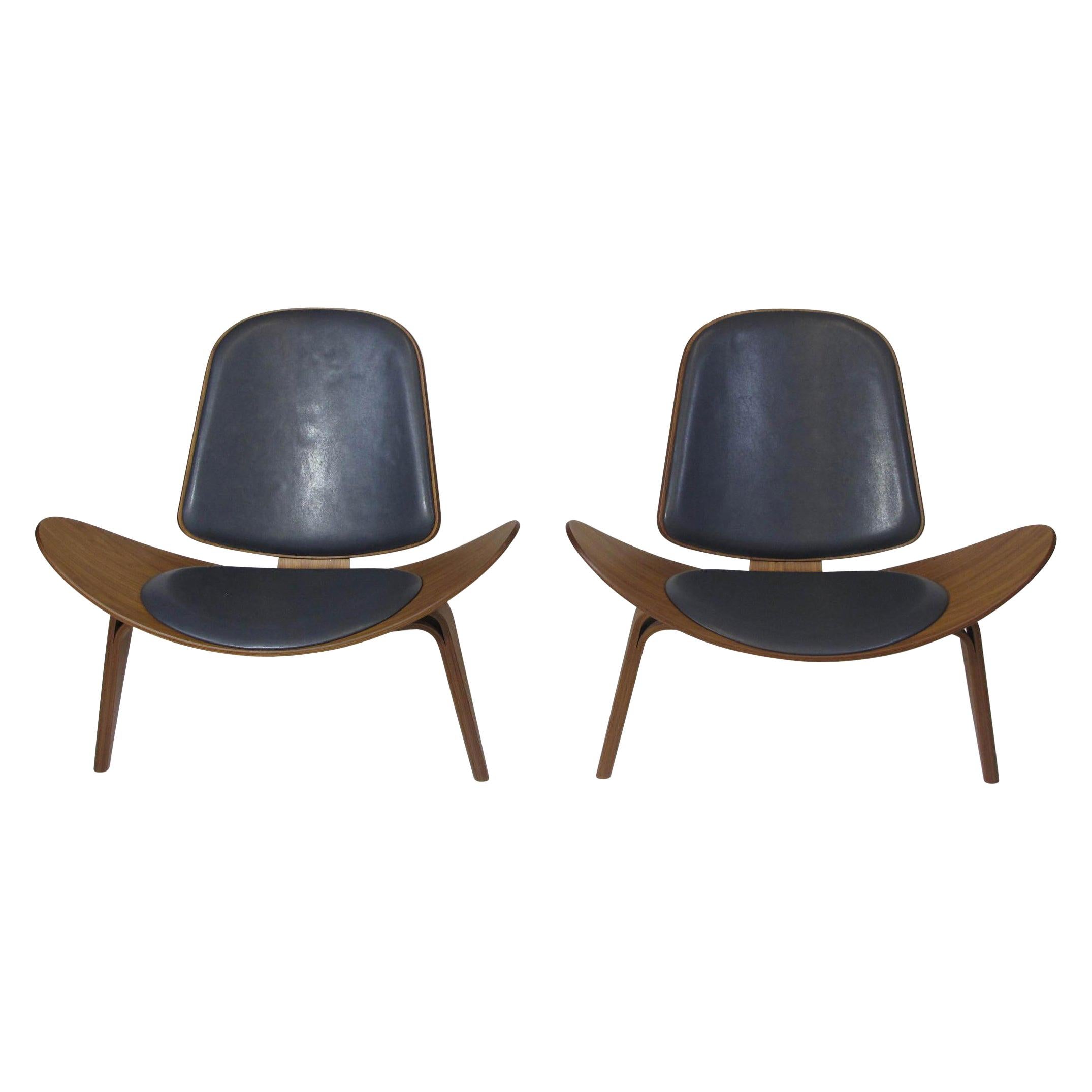 Hans J. Wegner Walnut CH 07 Shell Chairs in Black Leather