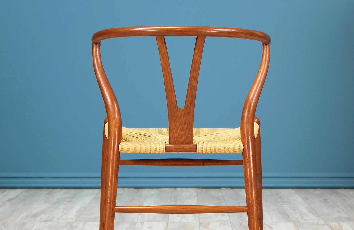 Hans J. Wegner “Wishbone” CH-24 Dining Chairs for Carl Hansen & Søn In Excellent Condition In Los Angeles, CA