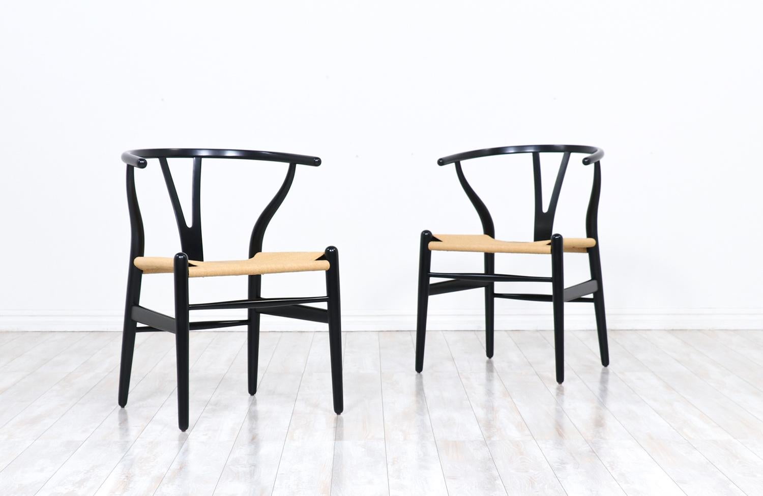 Ébénisé Hans J. Wegner fauteuils en bois d'ébène Wishbone pour Carl Hansen & Søn en vente