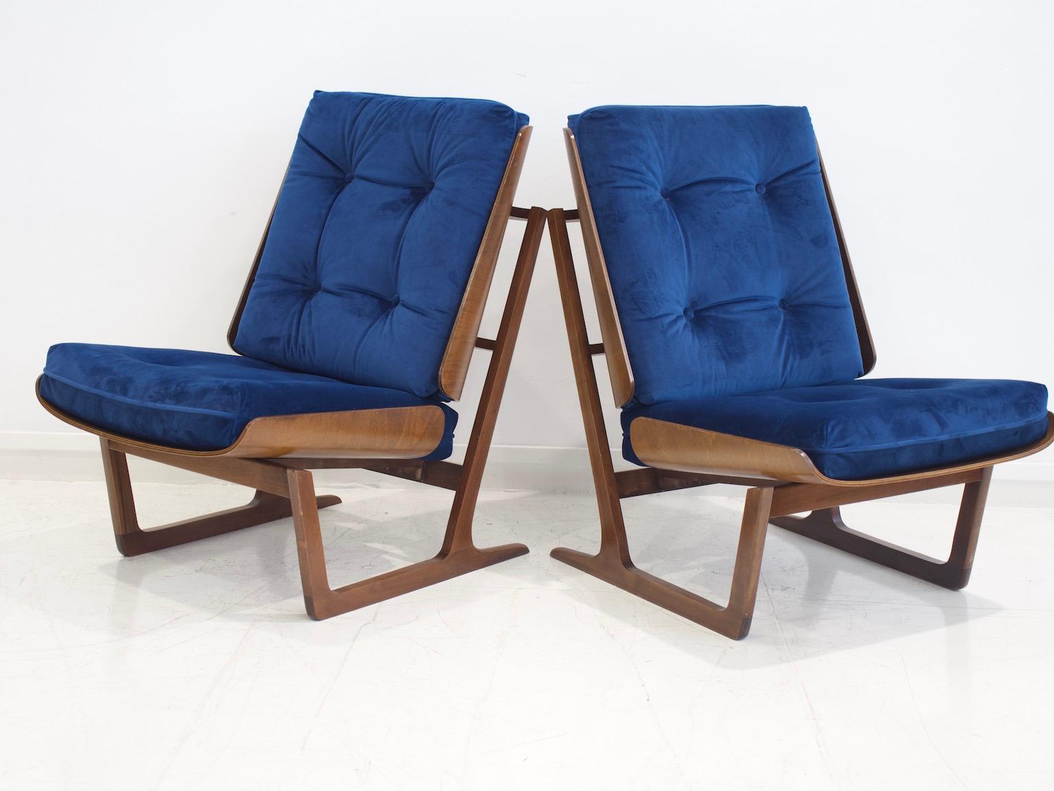 Mid-Century Modern Hans Juergens for Deco House Walnut Lounge Chairs with Blue Velvet Covers