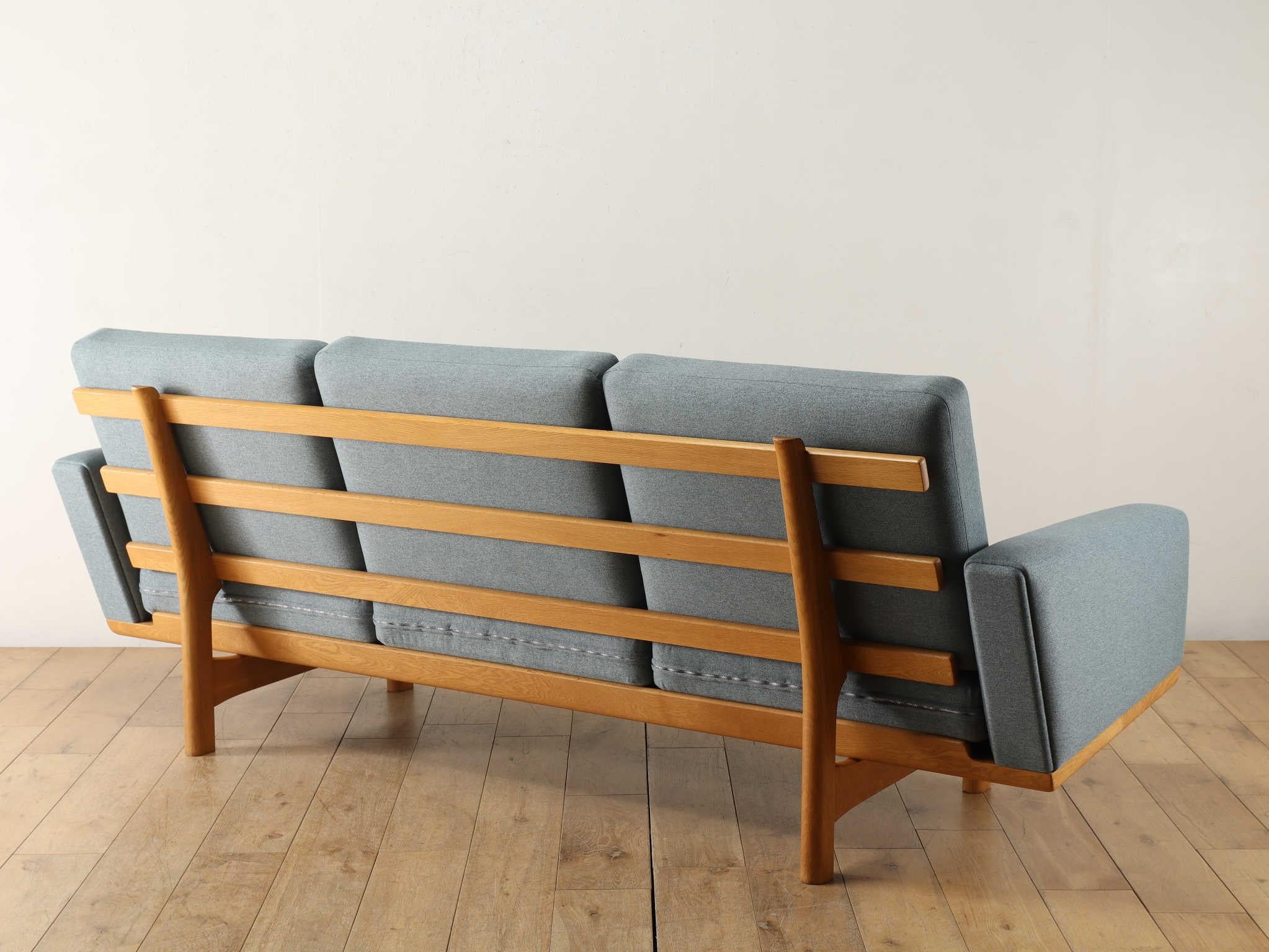 Milieu du XXe siècle Hans. J.Wegner Canapé 3 places GE236 en vente