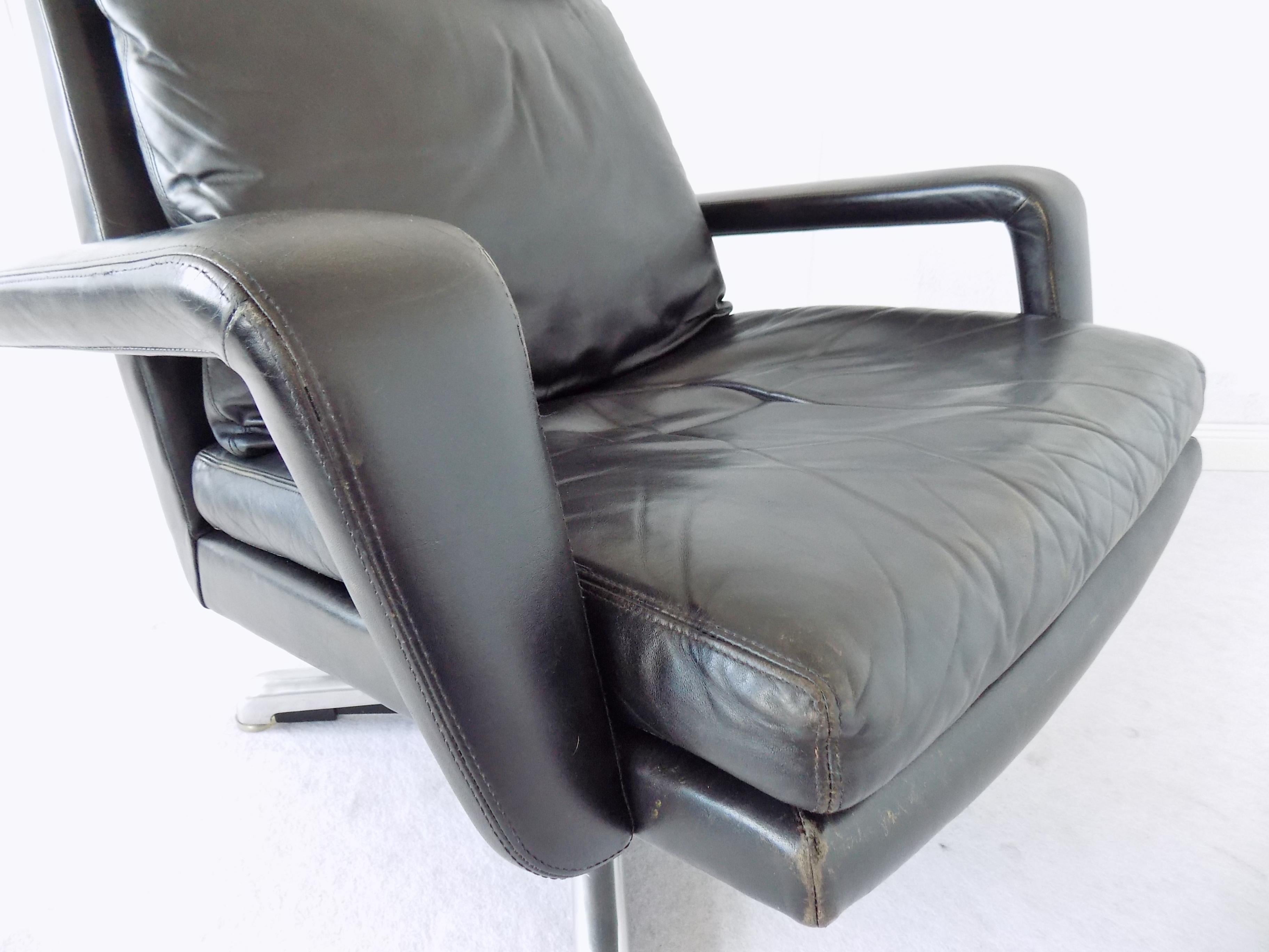 Hans Kaufeld Lounge Chair, German, Black leather, mid-century modern, swivel For Sale 5