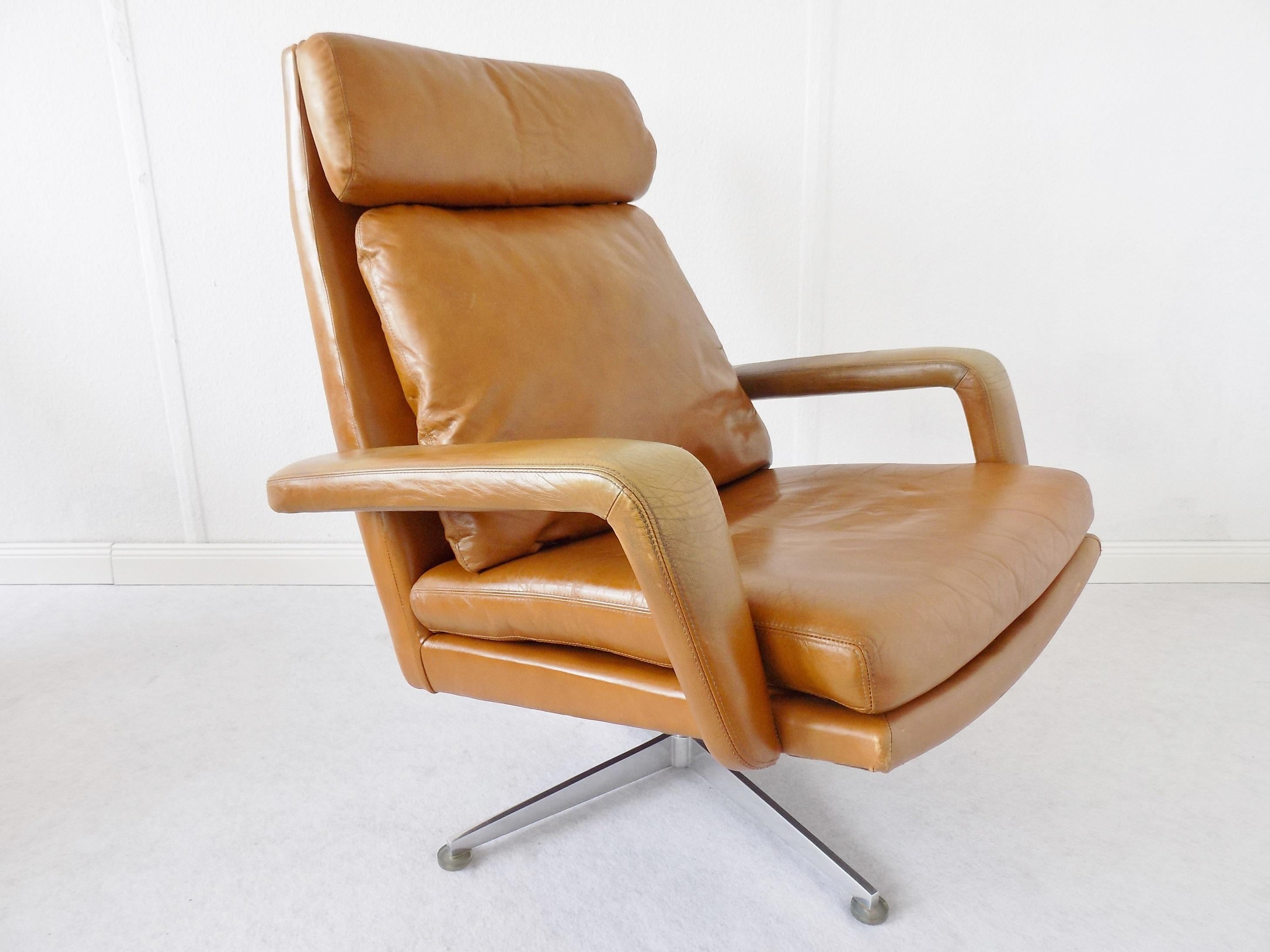 Mid-Century Modern Hans Kaufeld Lounge Chair, Caramel leather, German, mid-century modern, swivel For Sale