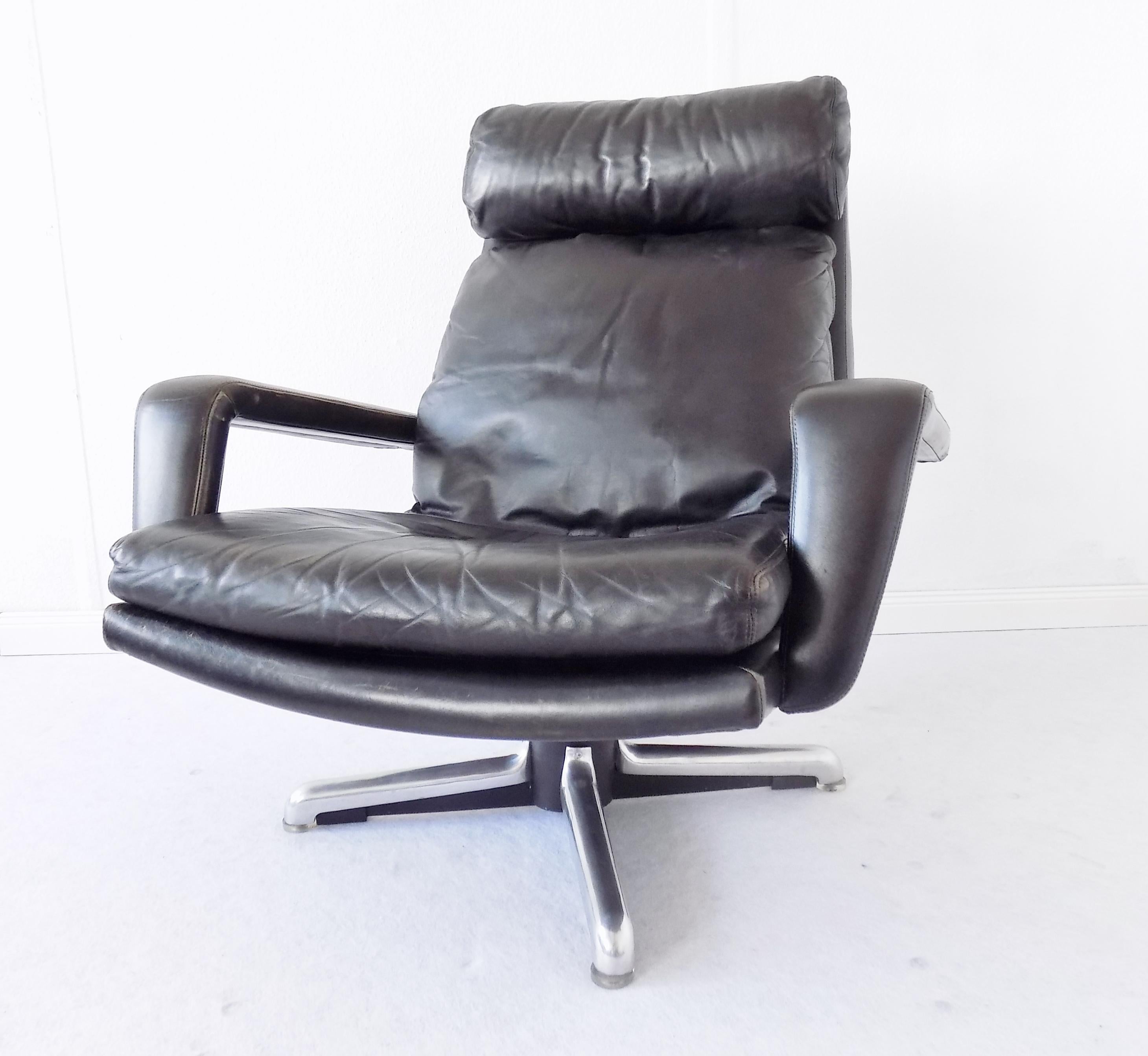 Hans Kaufeld Lounge Chair, German, Black leather, mid-century modern, swivel In Good Condition For Sale In Ludwigslust, Mecklenburg-Vorpommern