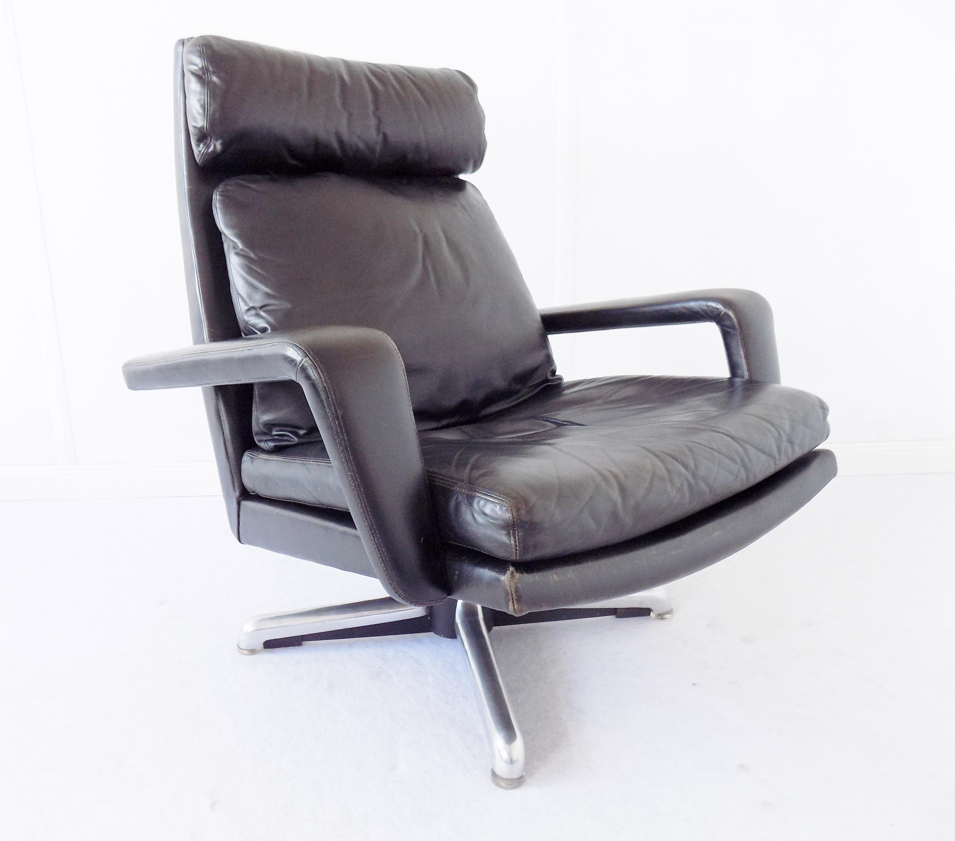 Mid-20th Century Hans Kaufeld Lounge Chair, German, Black leather, mid-century modern, swivel For Sale