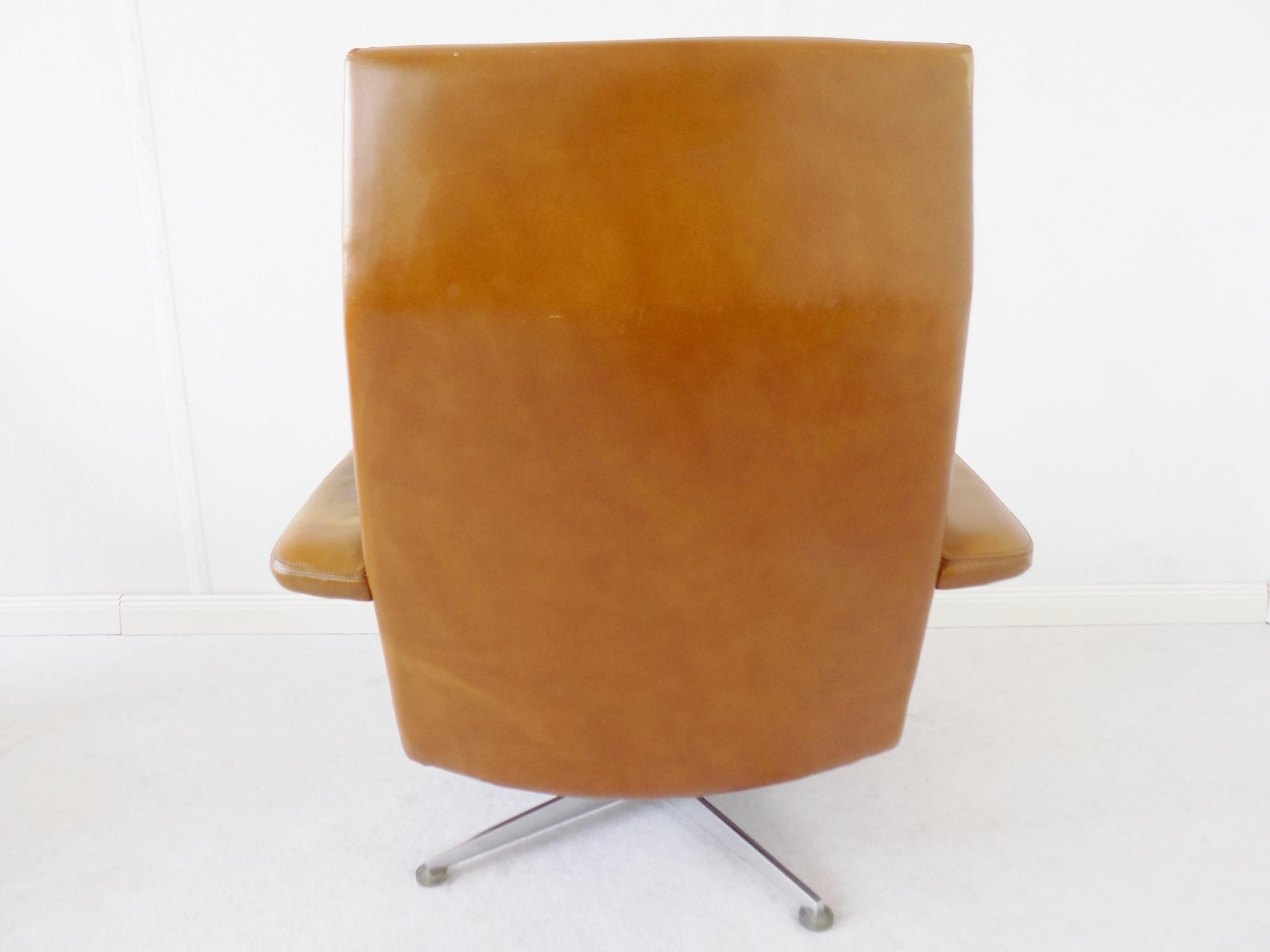 Mid-20th Century Hans Kaufeld Lounge Chair, Caramel leather, German, mid-century modern, swivel For Sale