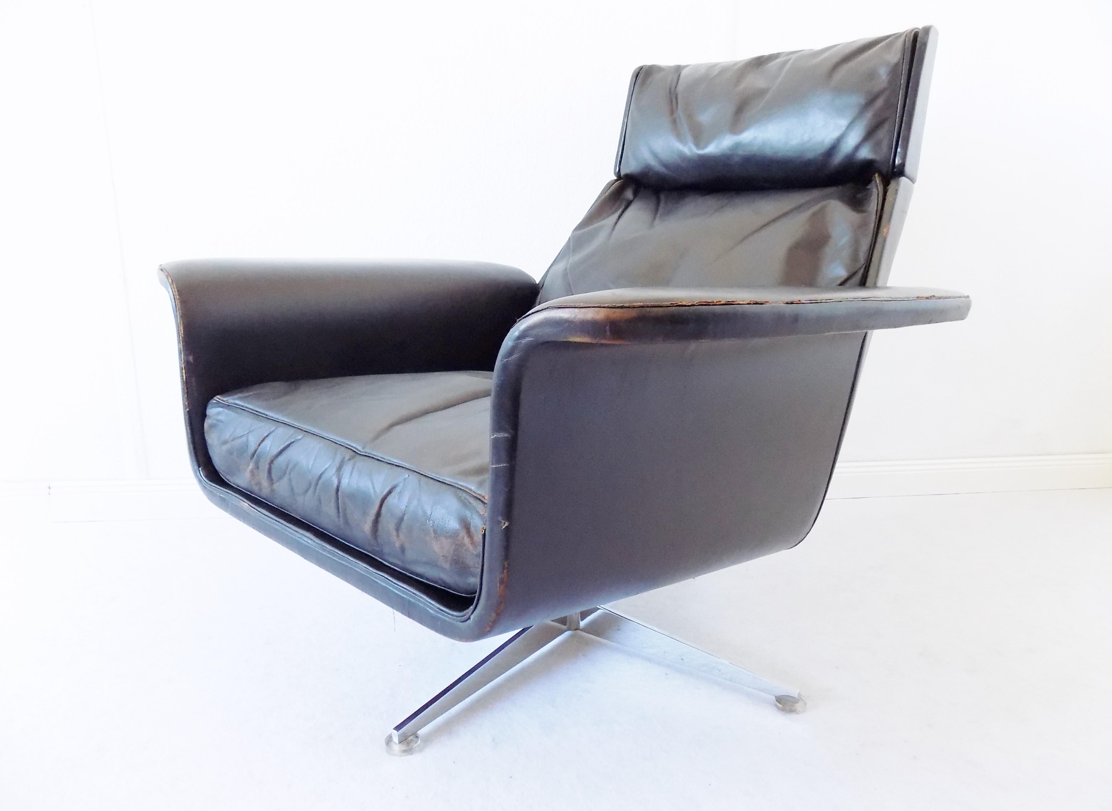Hans Kaufeld was a German Designer who founded his company in 1918 producing furniture to the highest quality level. Kaufeld delivered their chairs also to the chancellors office in the 1960s. This Siesta 62 chair was designed in the early 1960s