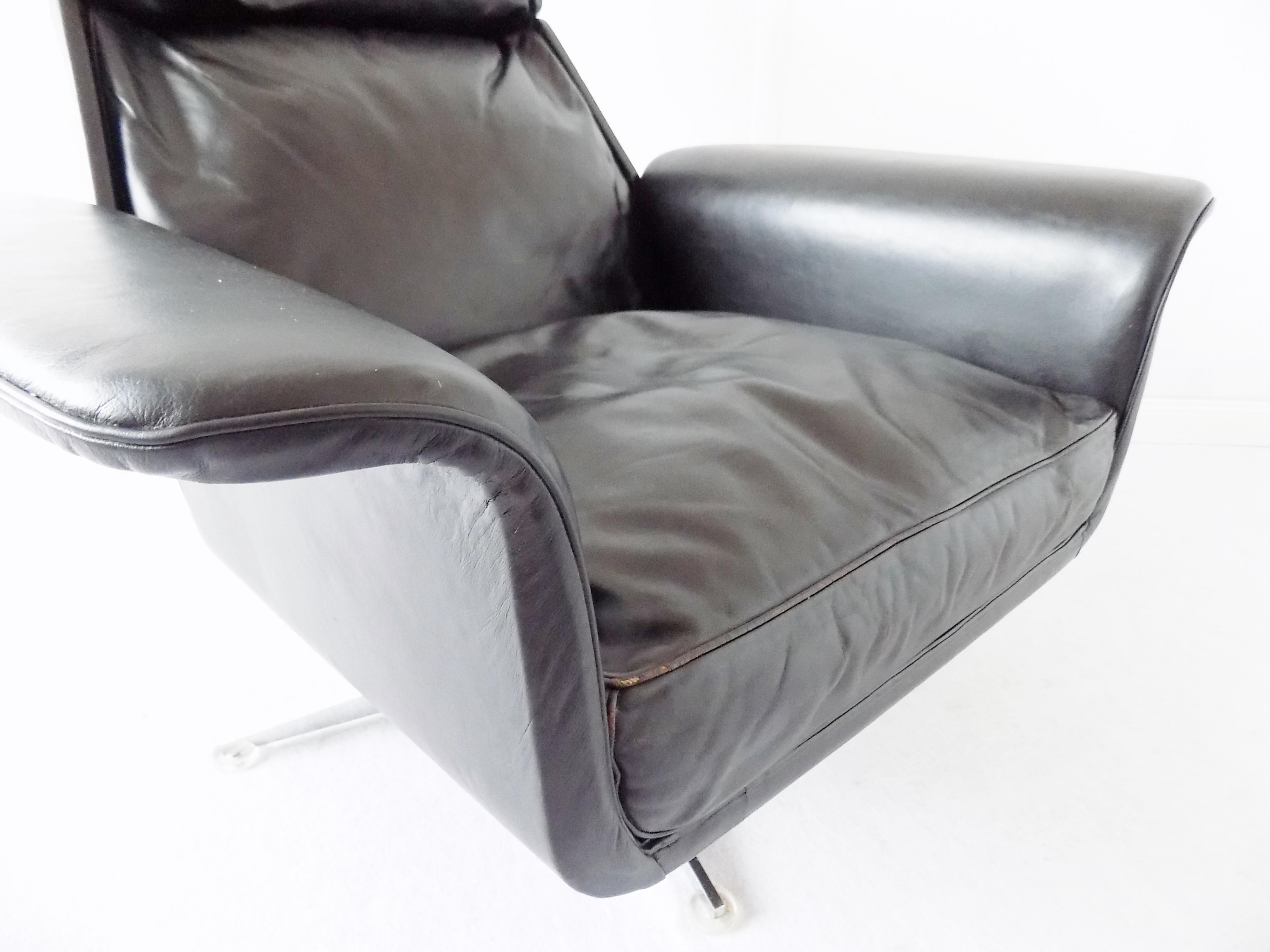 Hans Kaufeld Siesta 62 avec pouf en cuir, fauteuil de salon moderne du milieu du siècle dernier en vente 4