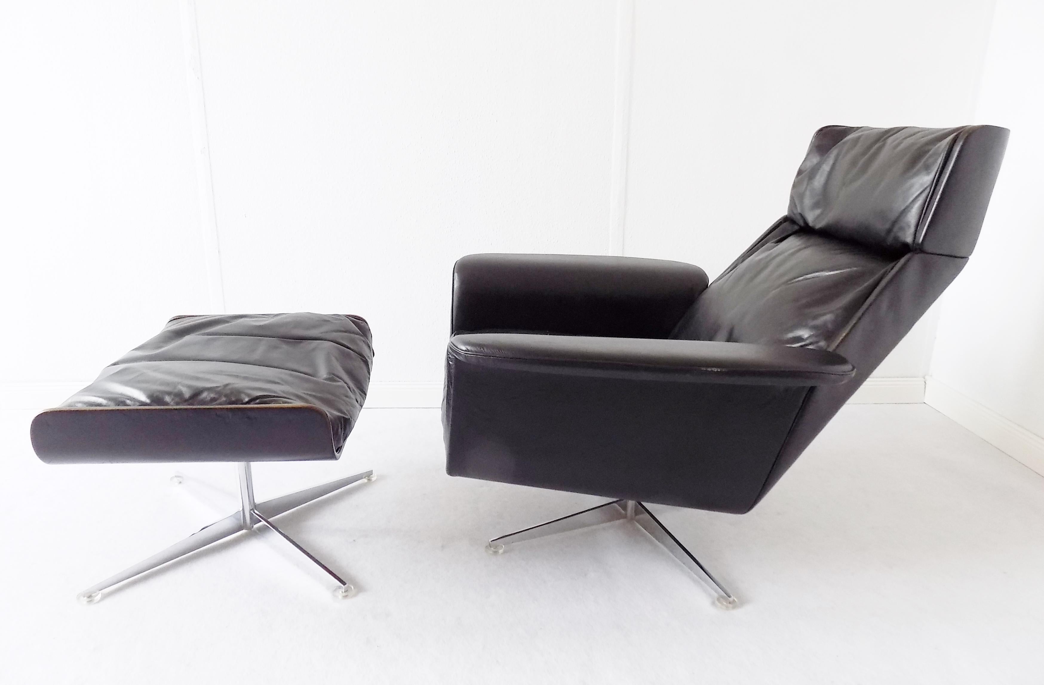 Hans Kaufeld Siesta 62 avec ottoman, fauteuil de salon en cuir noir, Mid-Century Modern, fauteuil pivotant

Le fauteuil de salon en cuir noir a impressionné par sa fantastique patine acquise au fil des ans. Excellent état. Les coussins, remplis de