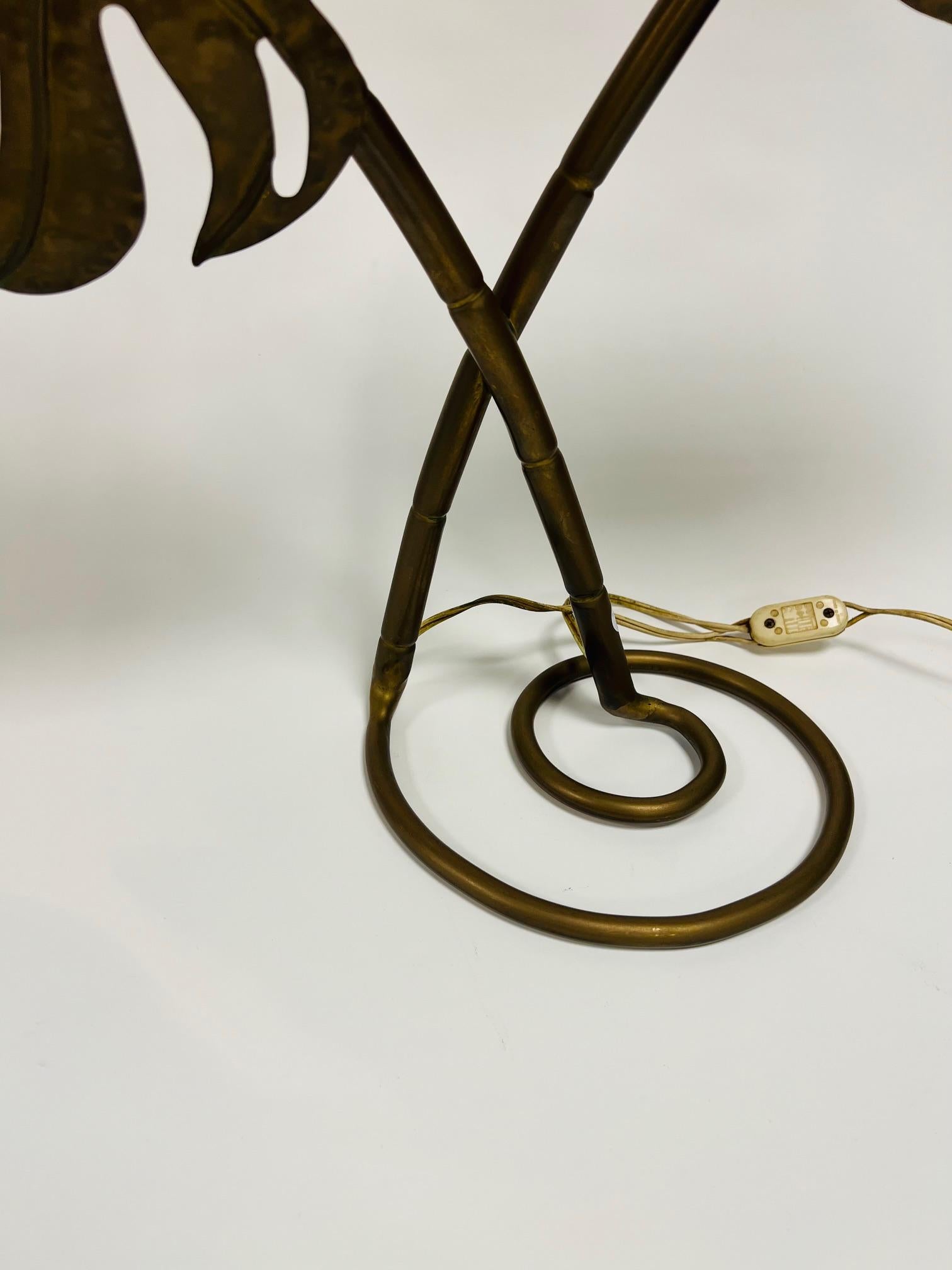 Style international Hans Kogl, lampe de table en laiton, 1970 en vente
