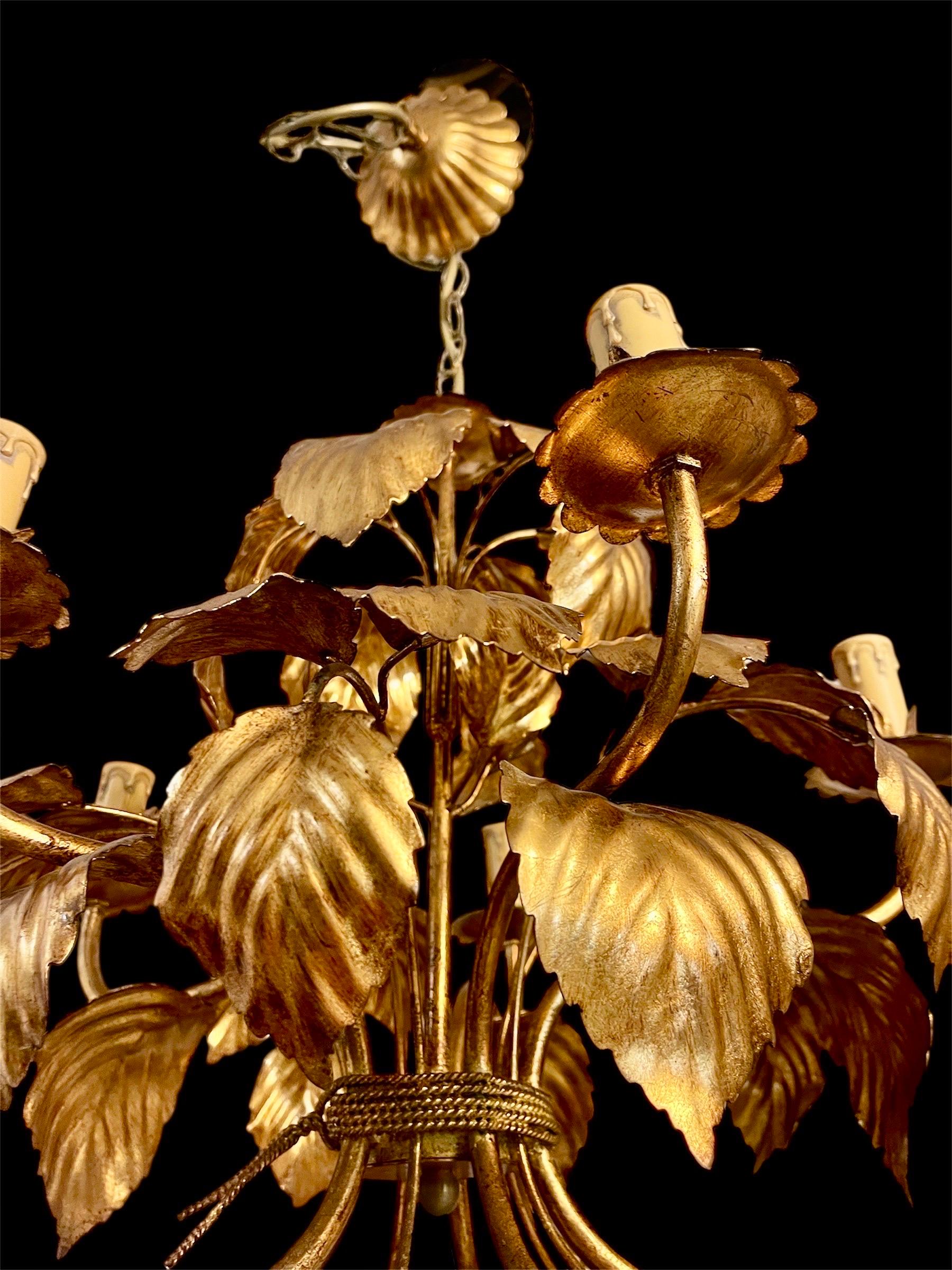 Hollywood Regency Lampadario Hans Kögl floreale dorato a 5 luci , anni '70 in vendita