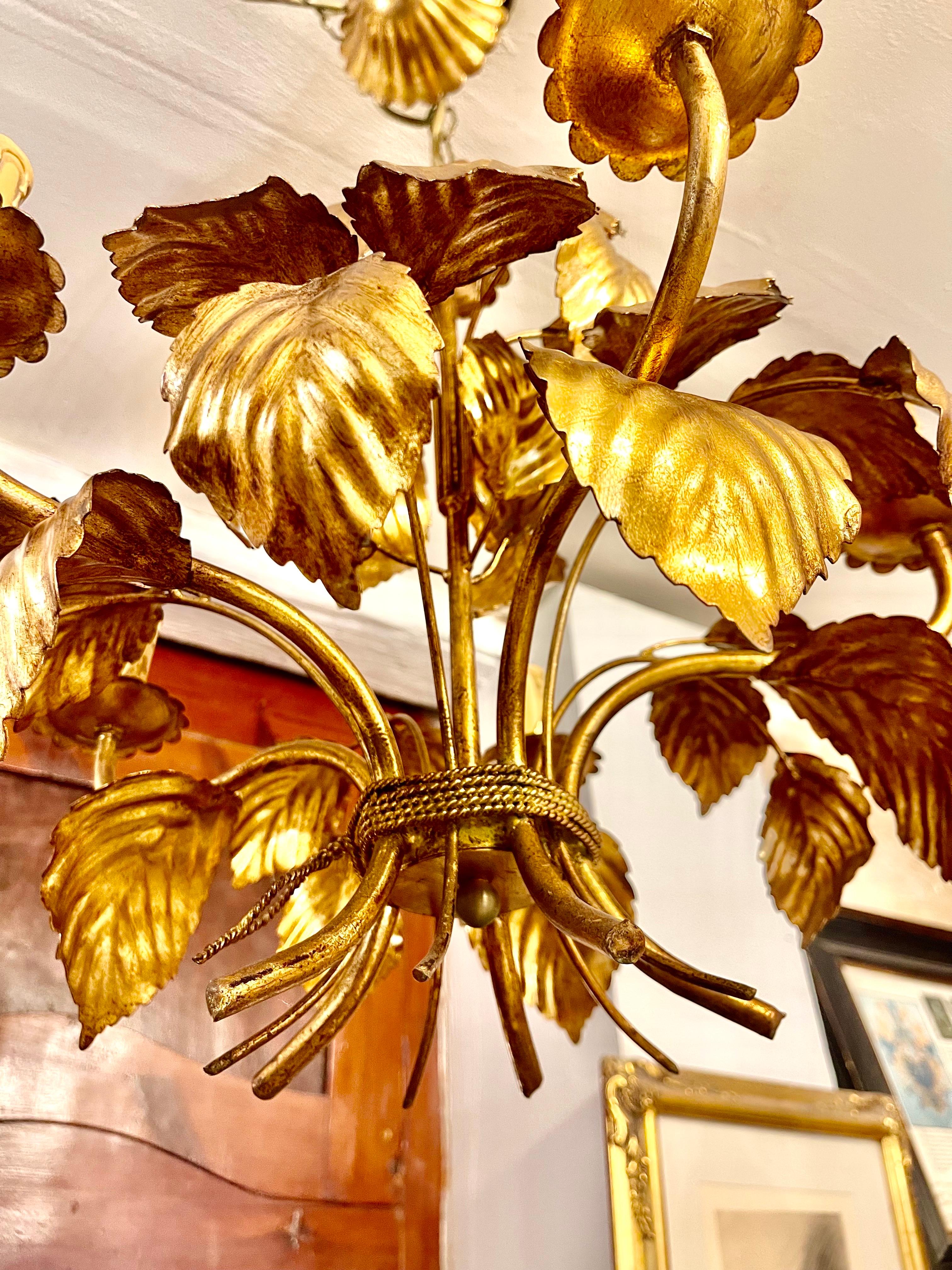 Tedesco Lampadario Hans Kögl floreale dorato a 5 luci , anni '70 in vendita