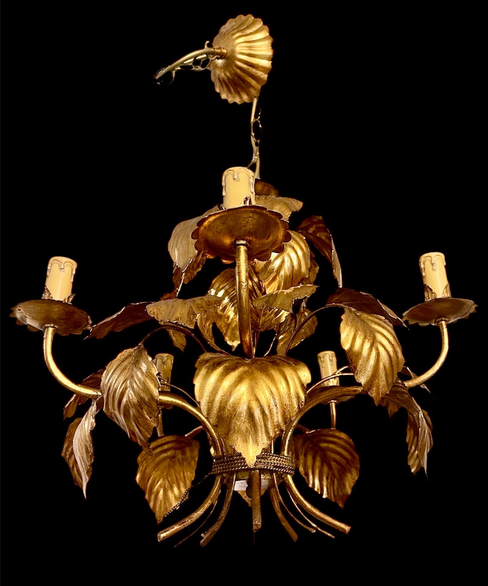 Dorato Lampadario Hans Kögl floreale dorato a 5 luci , anni '70 in vendita