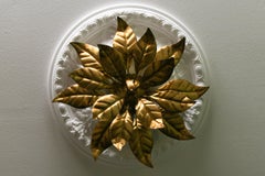 Lampe murale ou de plafond à quatre lumières en métal doré en forme de fleur, Hans Kögl Design, années 1970