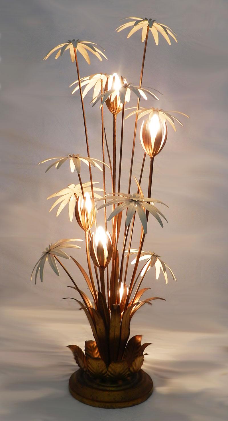 Midcentury floor lamp by Hans Kogl circa 1970
Tole gilt metal with white and cream enamel flowers
Stunning when lit
Completely original and Vintage
Designed by Hans Kogl in Germany, Maison Jansen era
Hollywood Regency floral floor lamp.
Solid