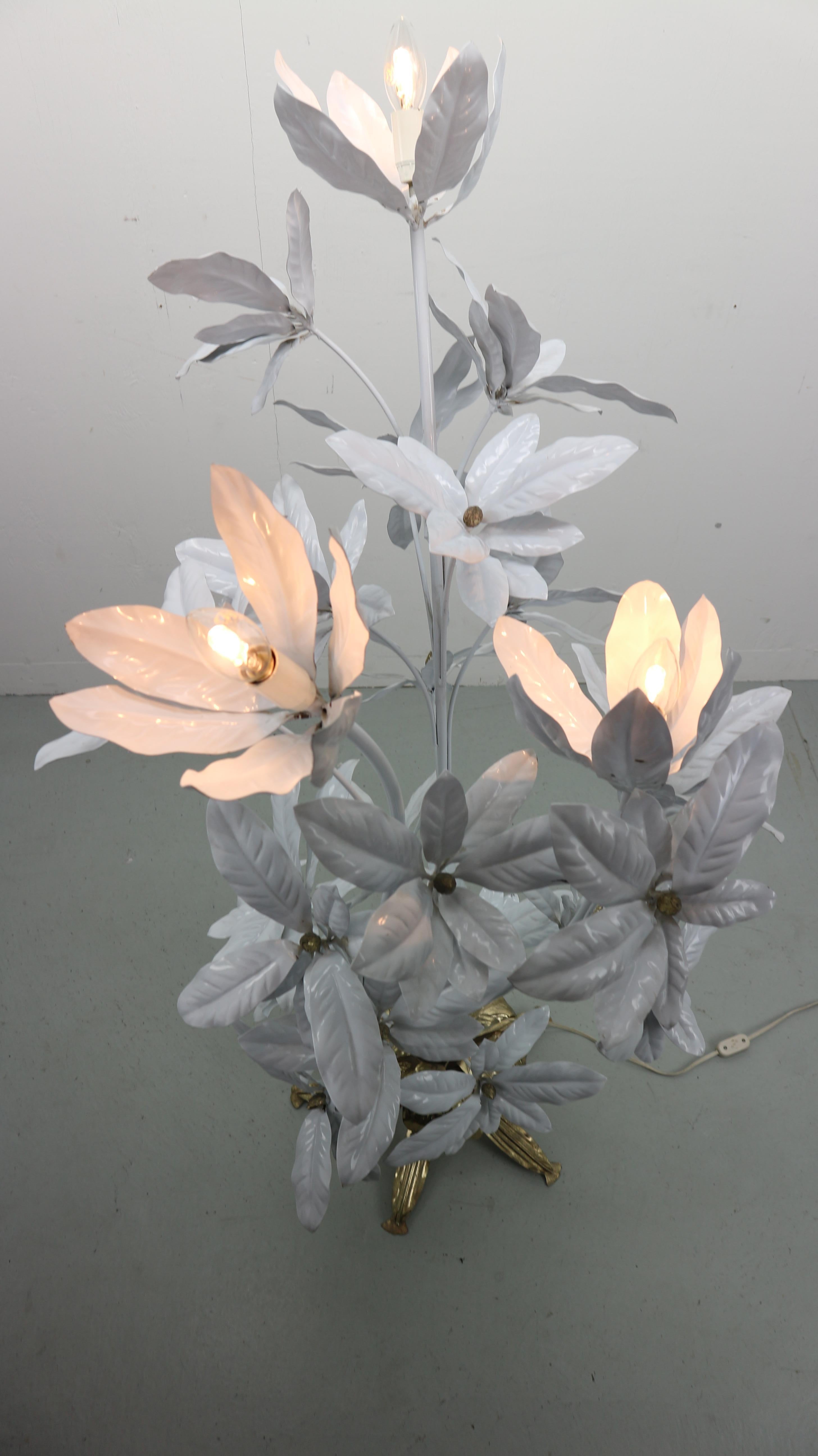 Ottone Hans Kögl, Lampada da terra in ottone a forma di fiore, anni '70 in vendita