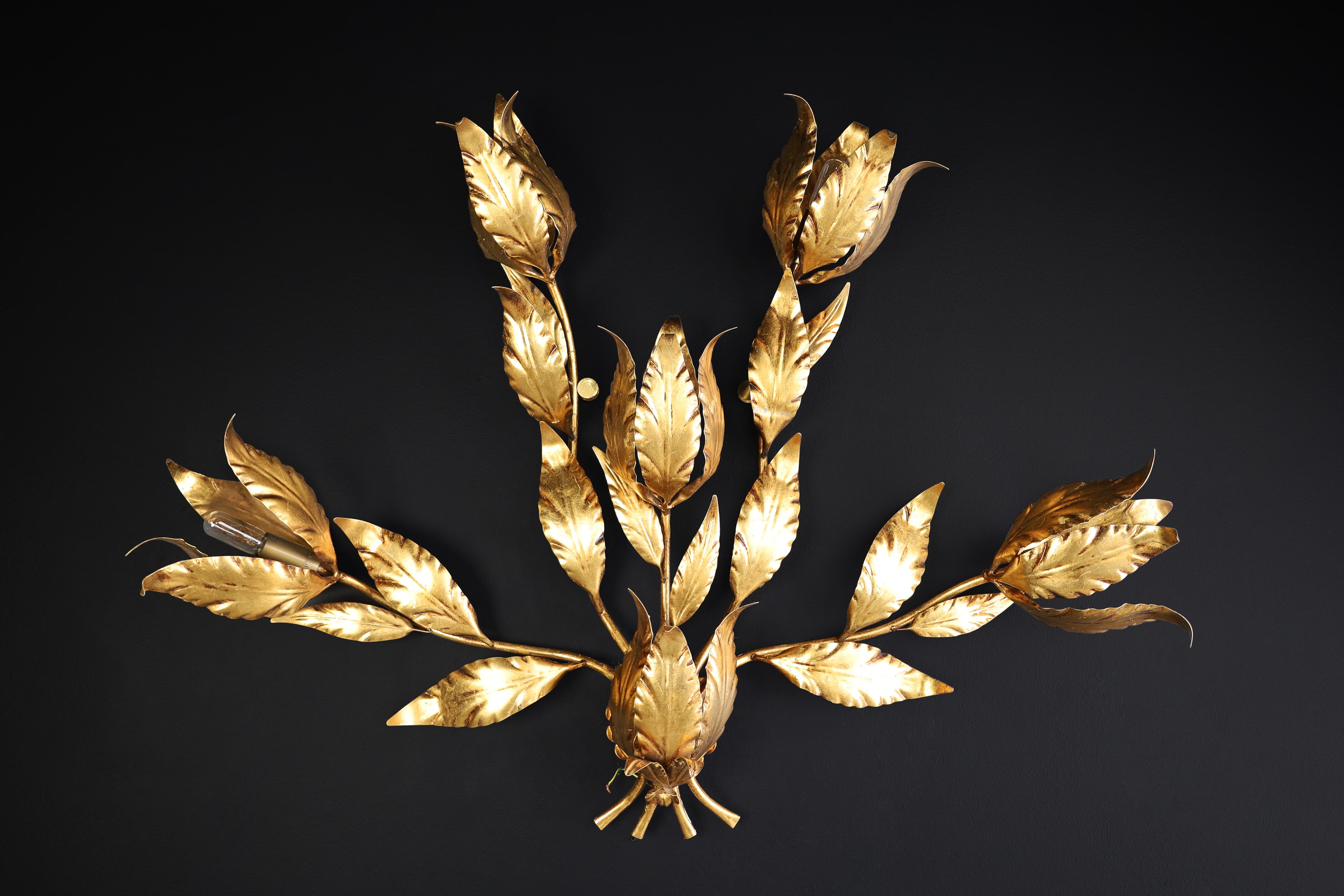 Hans Kögl Gilded Metal Floral Leaf Monumental Wall Sconce, Germany 1970s   In Good Condition For Sale In Almelo, NL