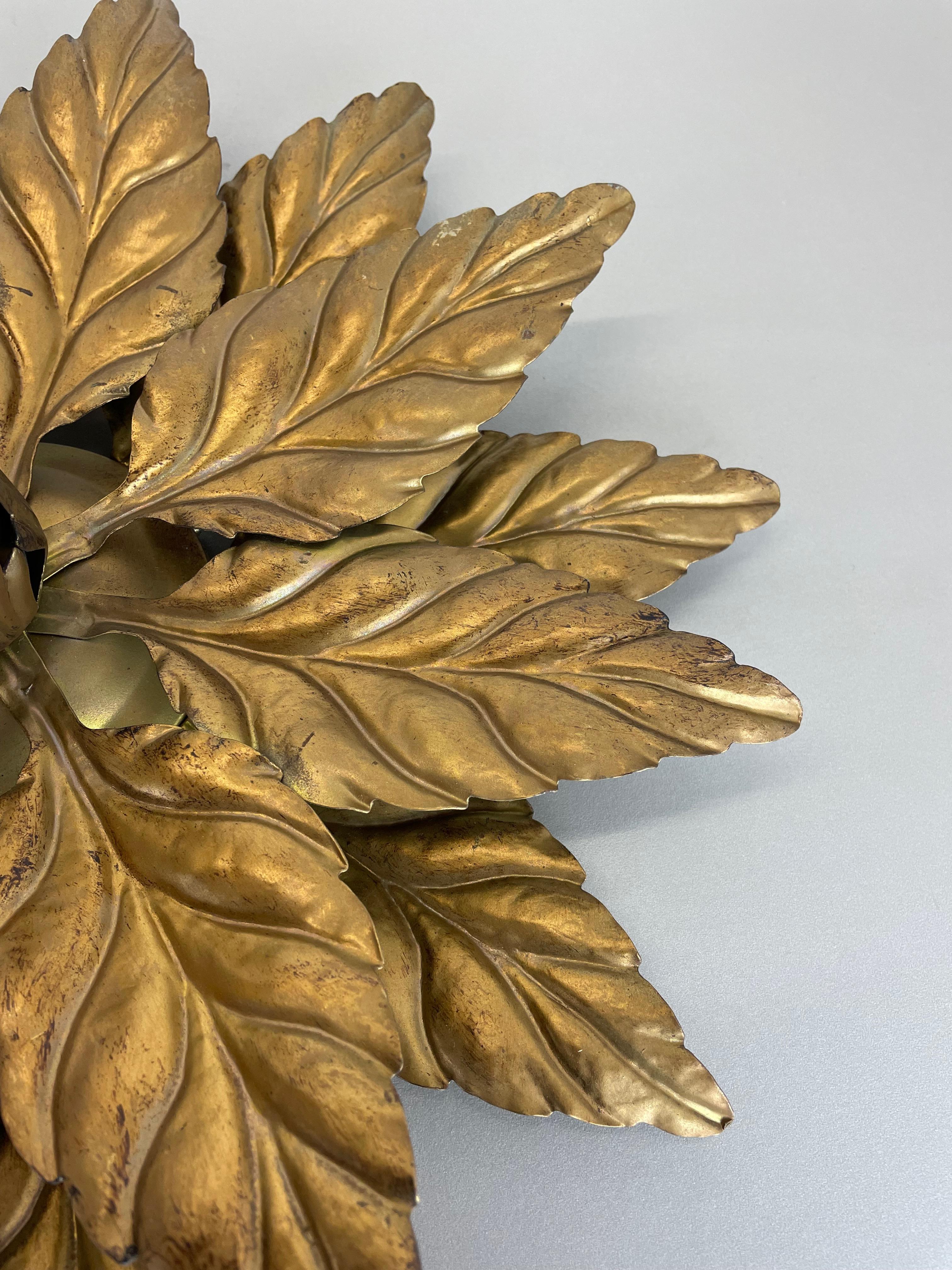 Hans Kögl Golden Florentiner Leaf Appliques lumineuses pour plafond, Italie, 1970 no 1 en vente 1