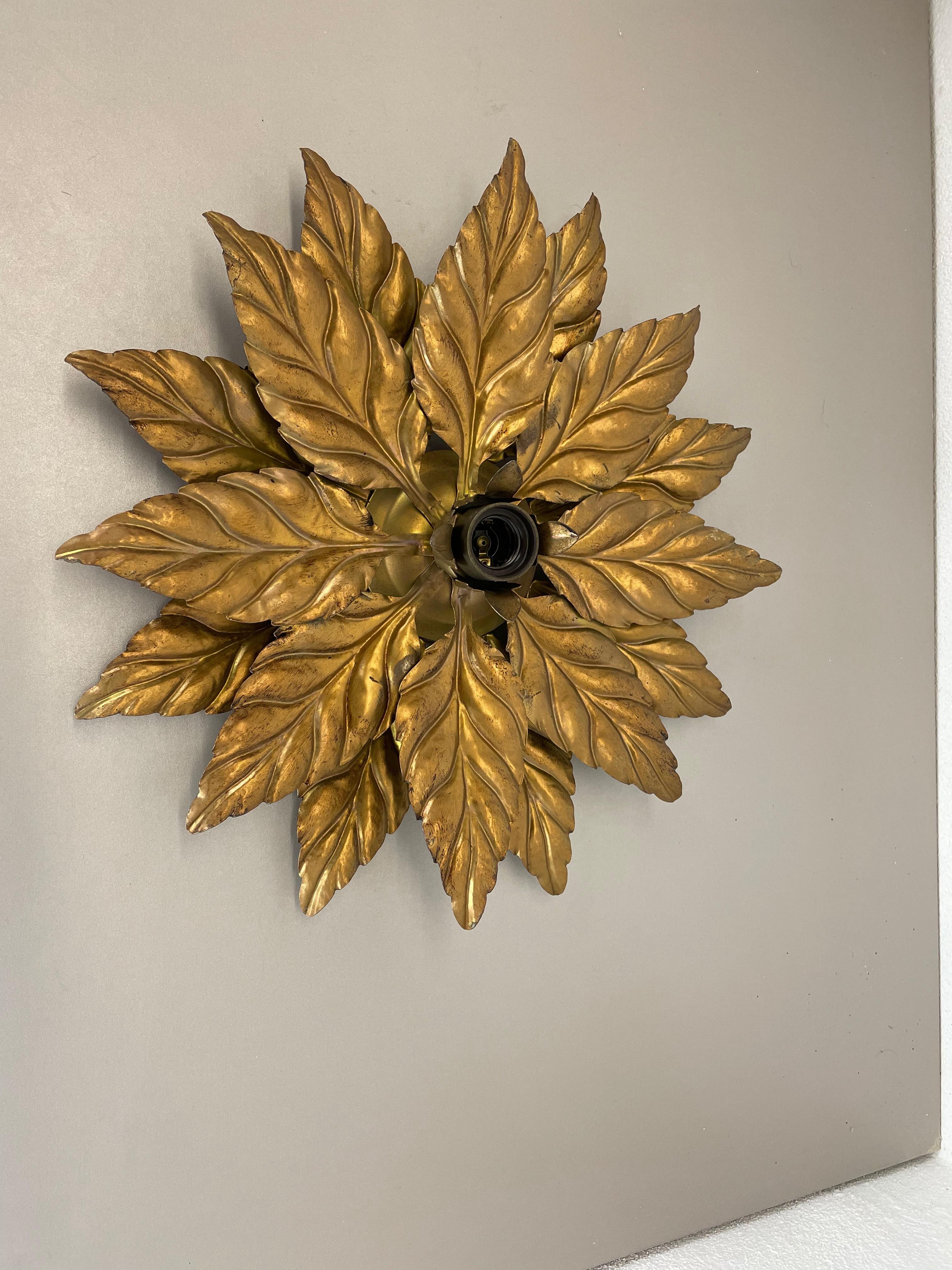 Mid-Century Modern Hans Kögl Golden Florentiner Leaf Wall Ceiling Light Sconces, Italy, 1970s No 1 For Sale