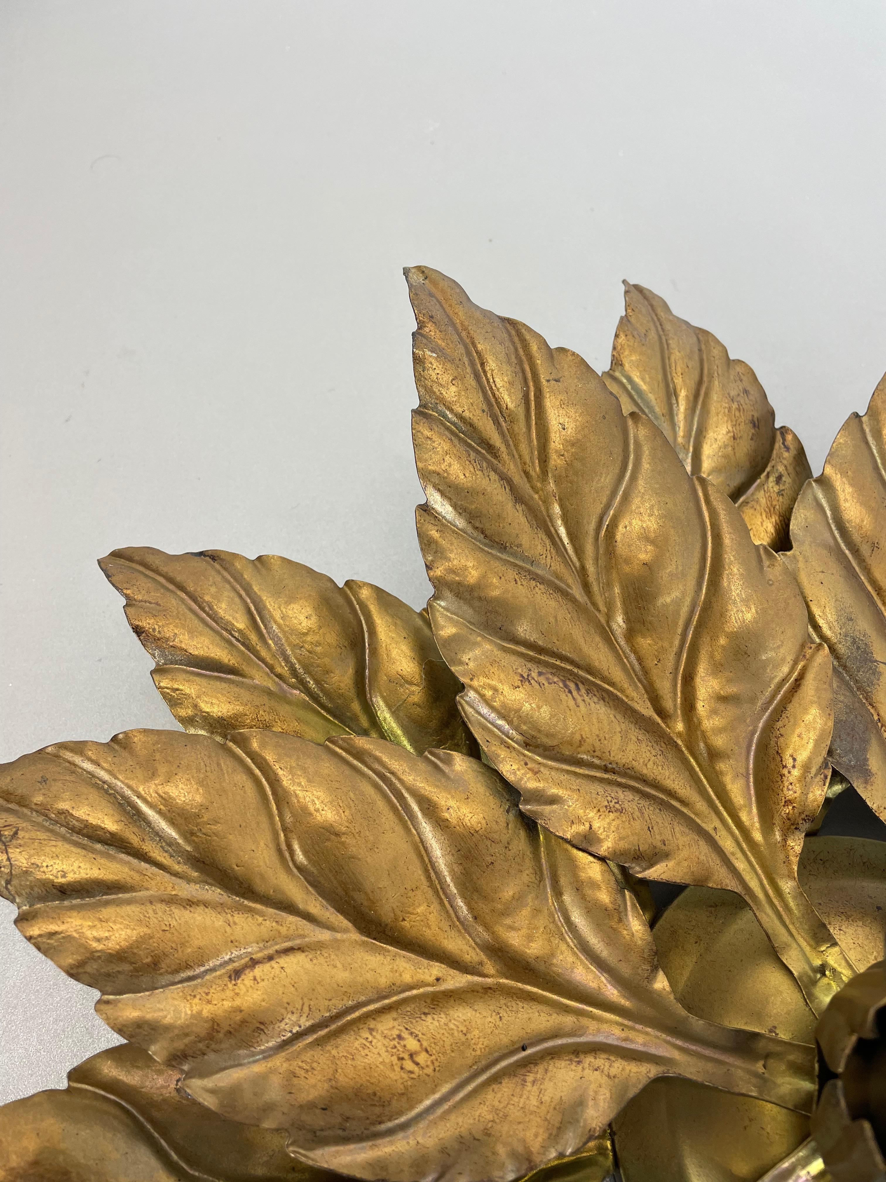 20ième siècle Hans Kögl Golden Florentiner Leaf Appliques lumineuses pour plafond, Italie, 1970 no 1 en vente