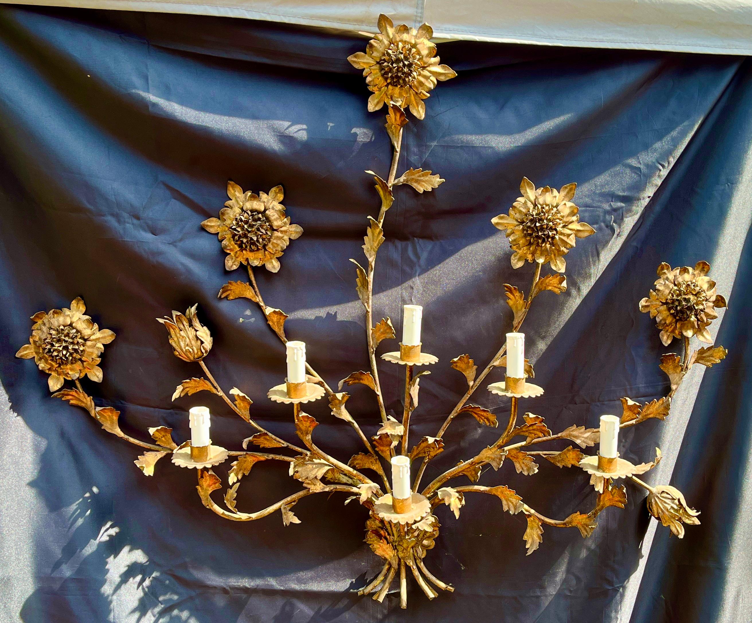 Hans Kögl Large gilded brass Flowers and floral leaf's wall Mound lamp 

The piece is in good condition with no repair or restoration.
Standard fitting (E14 bulb). Suitable for 230 or 110 volts mains supply.

Unique and beautiful patina and