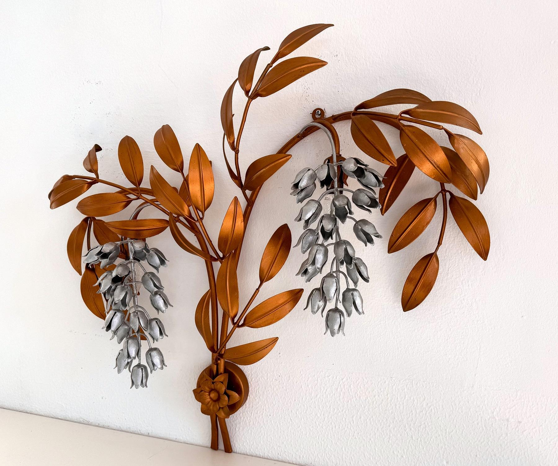 Italian Hans Kögl Large Mid-century Wisteria Gilt 'Golden Rain' Metal Wall Sconce For Sale