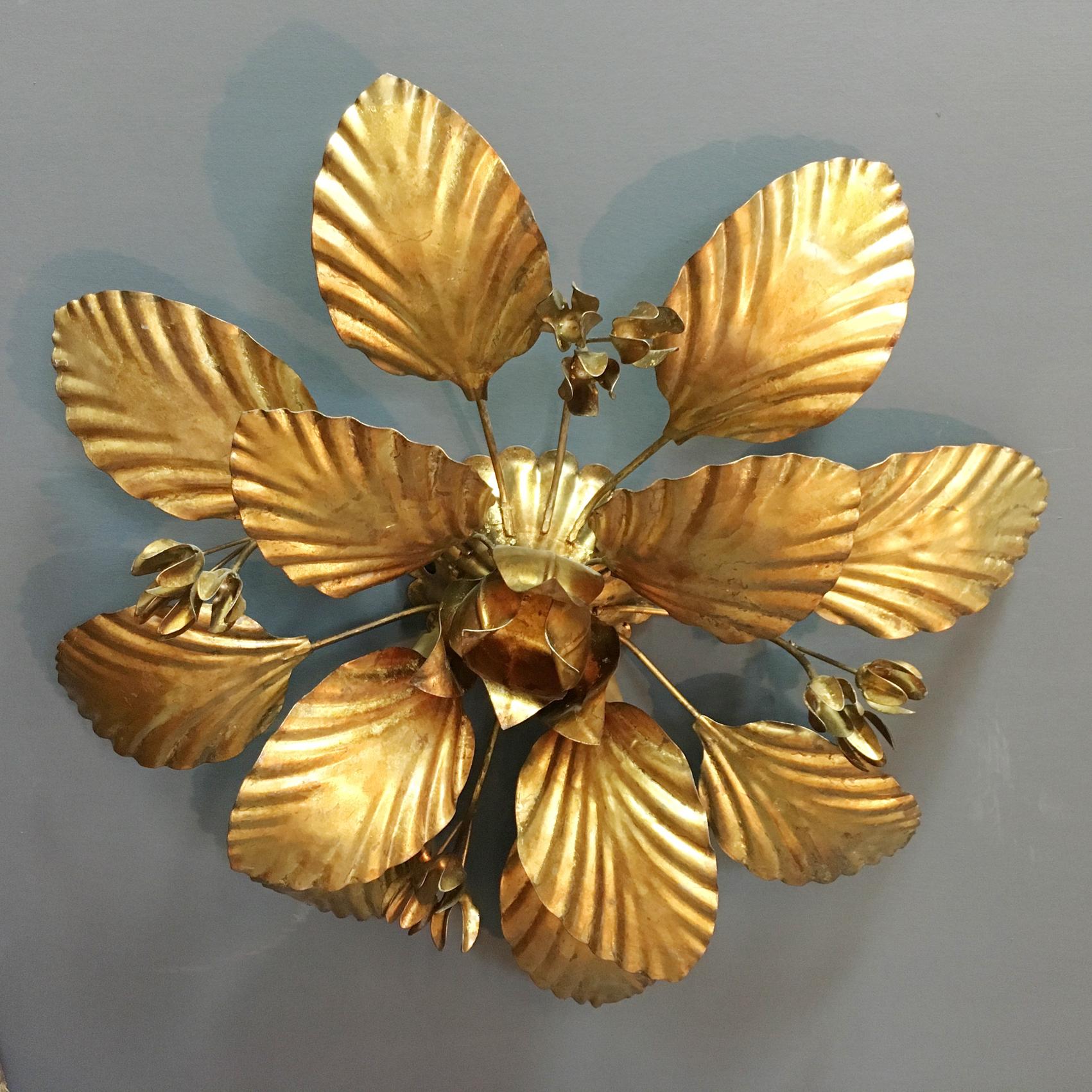 Hans Kogl gilt leaf ceiling light
This light could be used as a ceiling light or statement wall light
Germany, 1970s
Leaf and flower buds coming from a centre bud
53cm width
12cm depth (protrusion from ceiling)
The light takes 4 x e14 small