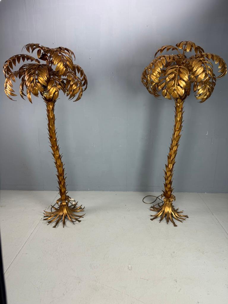 Splendido set di due lampade vintage a forma di palma di Hans Kögl, Germania. Queste icone di design regalano tanta atmosfera e calore.  Raccontano la storia dell'ambiente di alta classe di Hollywood Regency, dei film hollywoodiani degli anni '30,