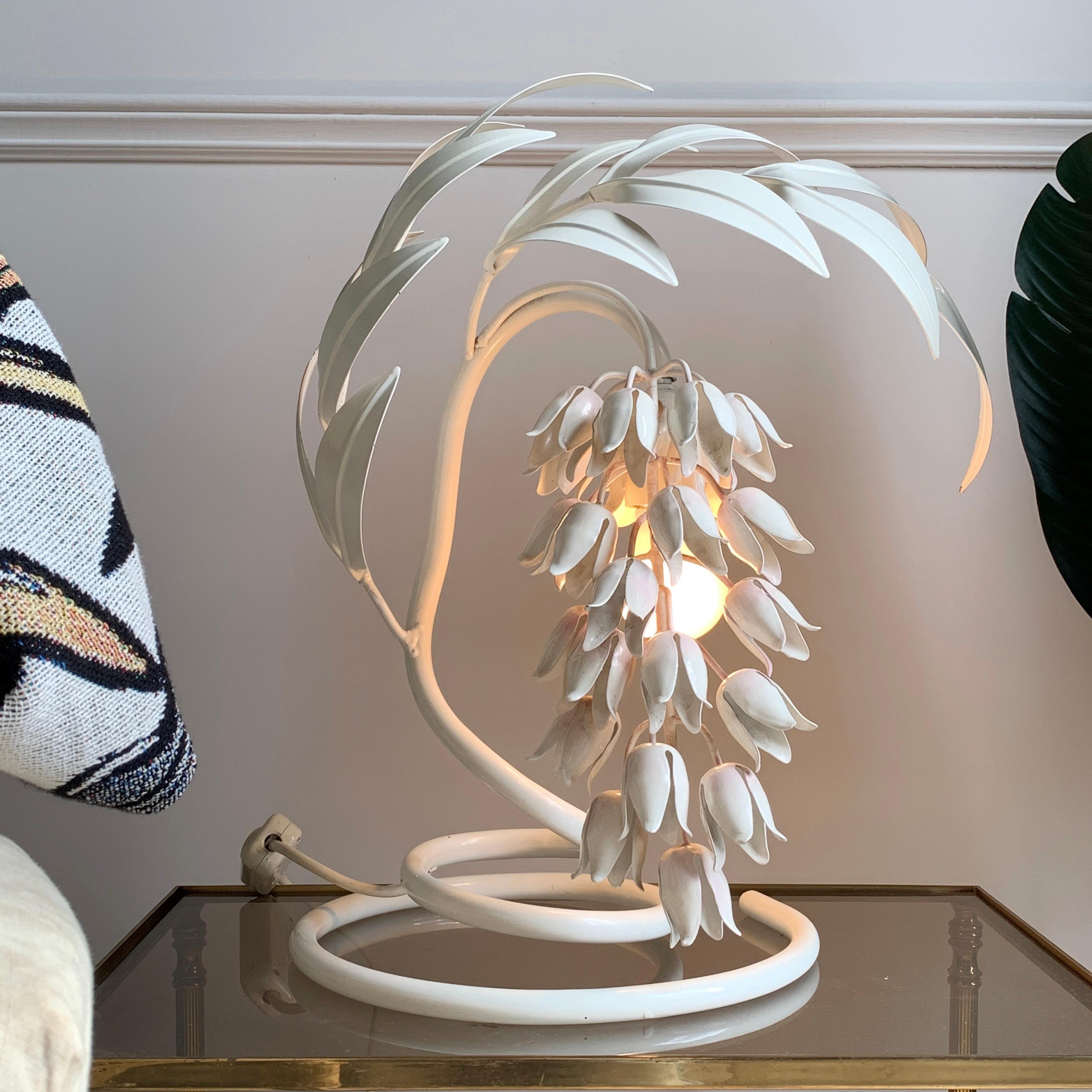 In superb original condition this table lamp by Hans Kogl is a wonderful example of his ability to draw inspiration from the natural world and incorporate it into high end interior pieces.

Entirely in white, with a wonderful light pink accent to