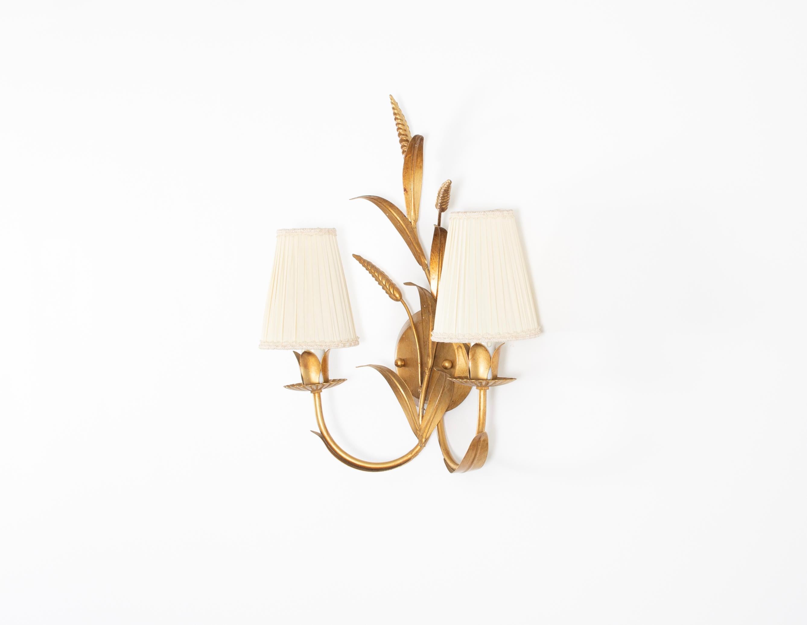 Hans Kögl Regency Gilt Metal Wall Light, Maison Jansen Regencia de Hollywood en venta