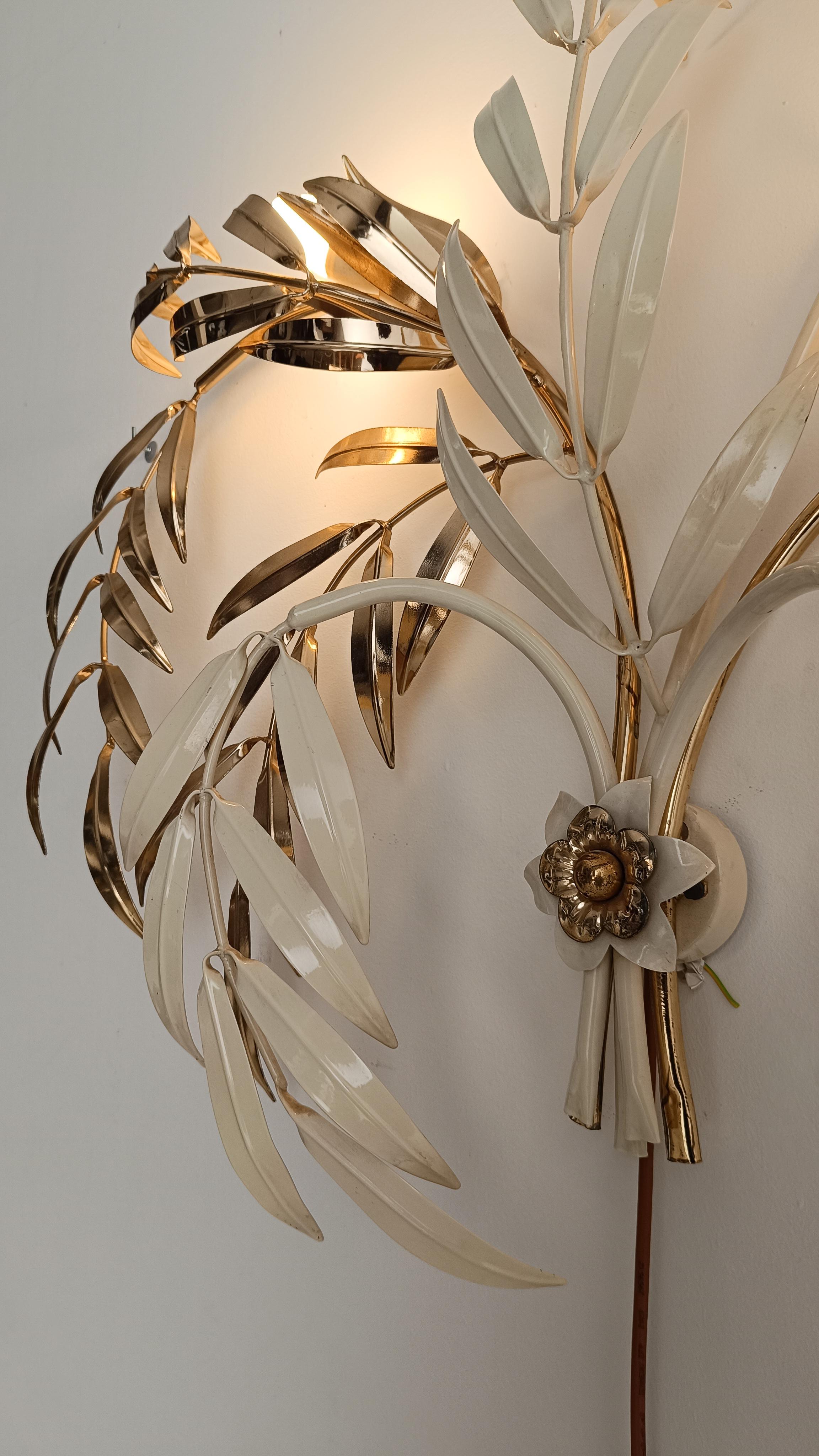 Hans Kögl Wandleuchte Sconce in Weiß & vergoldetem Metallblatt, Hollywood Regency Stil im Angebot 11