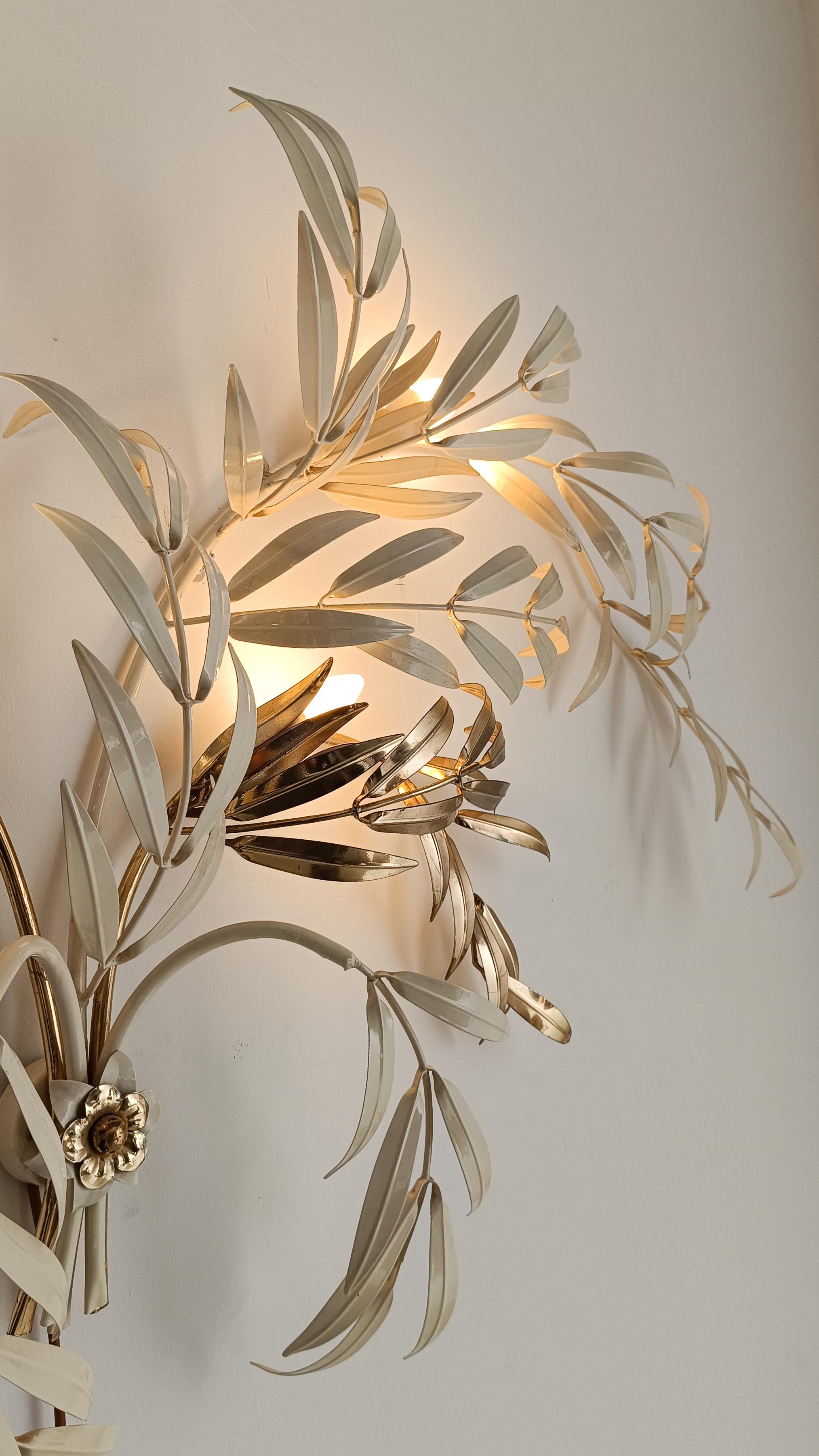 Hans Kögl Wandleuchte Sconce in Weiß & vergoldetem Metallblatt, Hollywood Regency Stil im Angebot 12