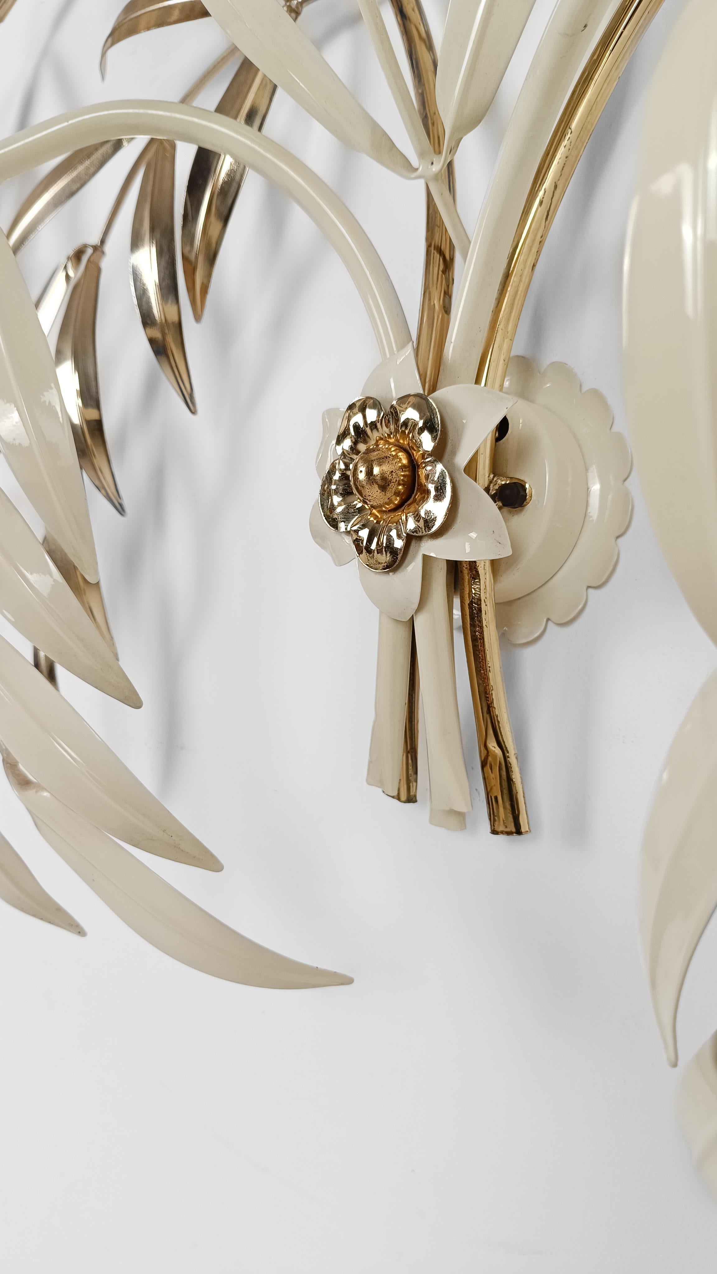 Hans Kögl Wandleuchte Sconce in Weiß & vergoldetem Metallblatt, Hollywood Regency Stil im Angebot 4