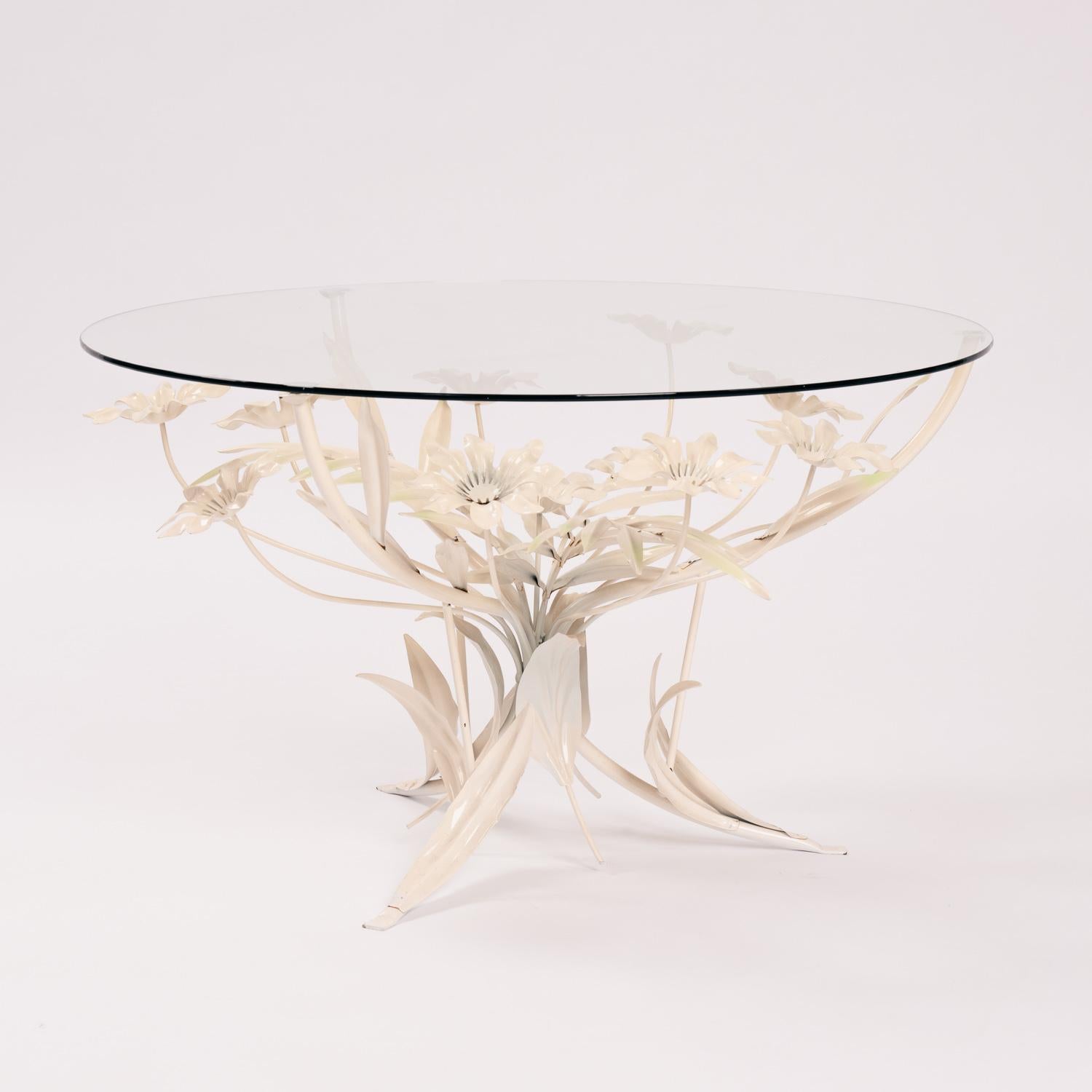 Magnifique table à fleurs en métal de Hans Kogl en blanc avec des accents vert clair.
Le verre est en parfait état, le métal également pas de défaut.
Fabriqué en Allemagne dans les années 1970

dimensions : 80 x 80 x 38 cm