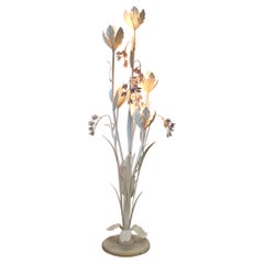 Lampada da terra Hans Kogl in toleware a fiori bianchi e rosa